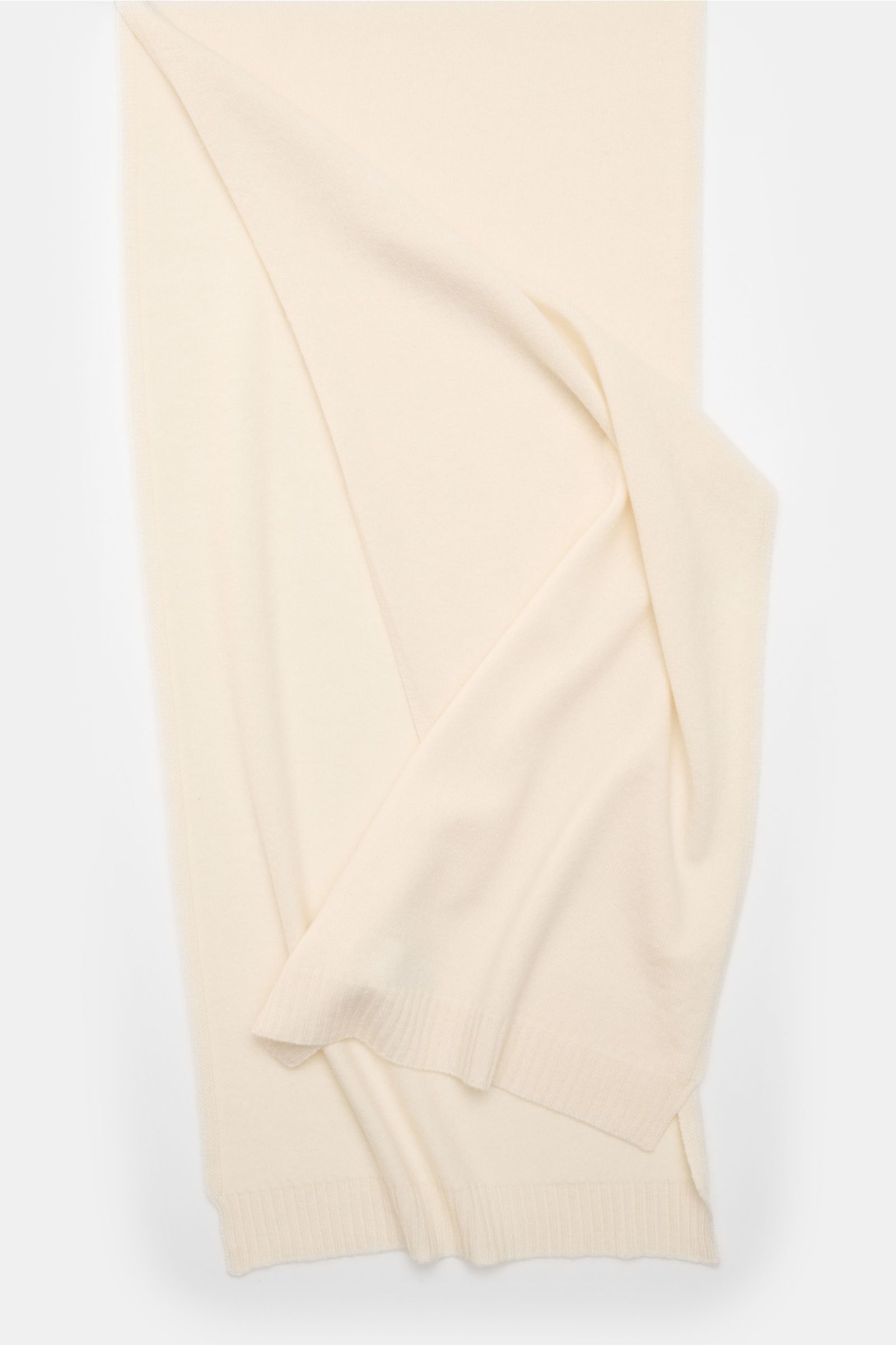 04651/ A trip in a bag Cashmere Schal creme in Nahaufnahme von oben, weicher Griff, reine Cashmere, Rippstrickkanten, ca. 162x34 cm.