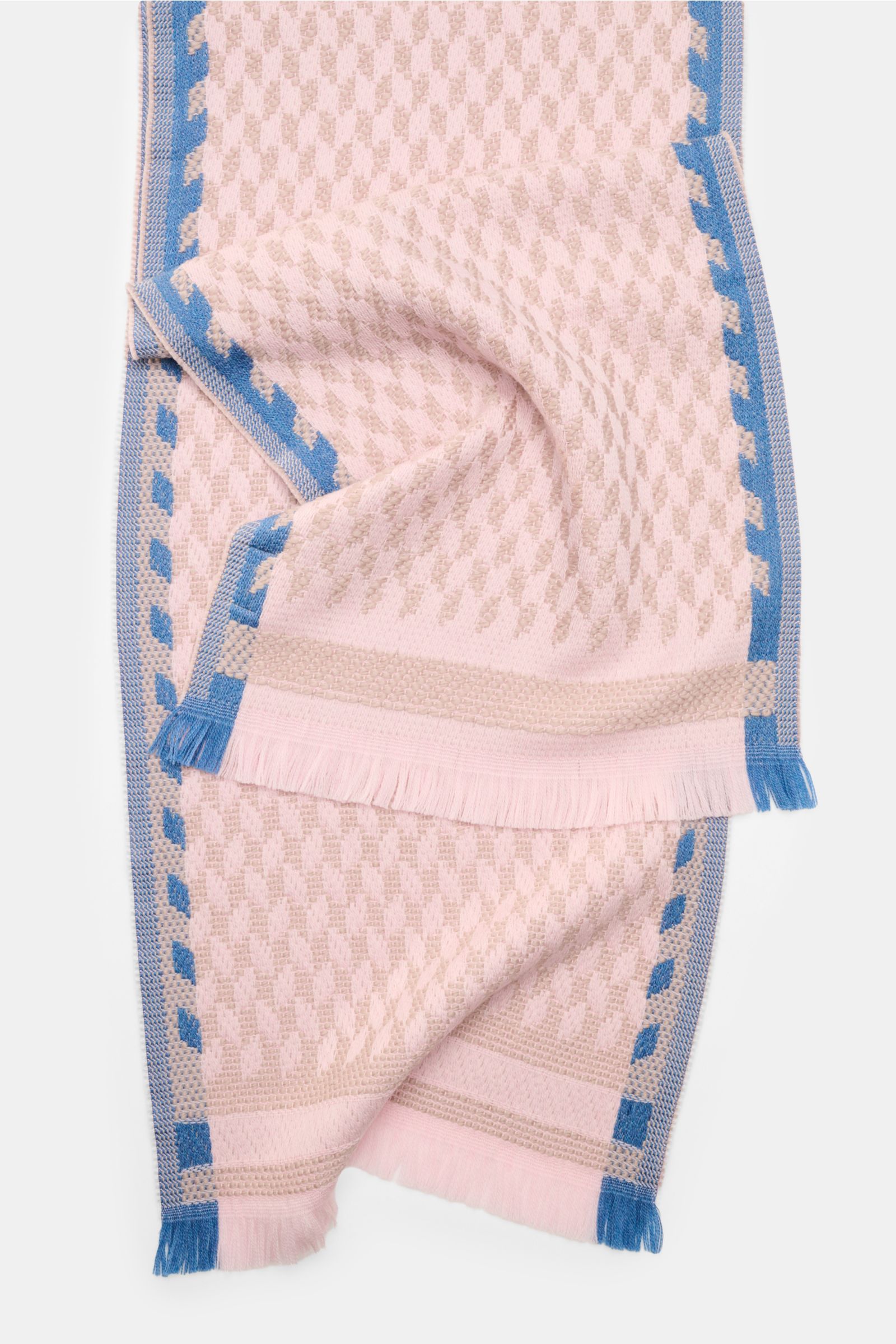Top-down view of 04651/ A trip in a bag Scarf '3D Jacquard' rose/beige/smoky blue patterned, showing fine jacquard texture and fringed edges.

A luxurious eye-catcher for winter: Fine material in pure virgin wool makes this jacquard scarf from 04651/ A