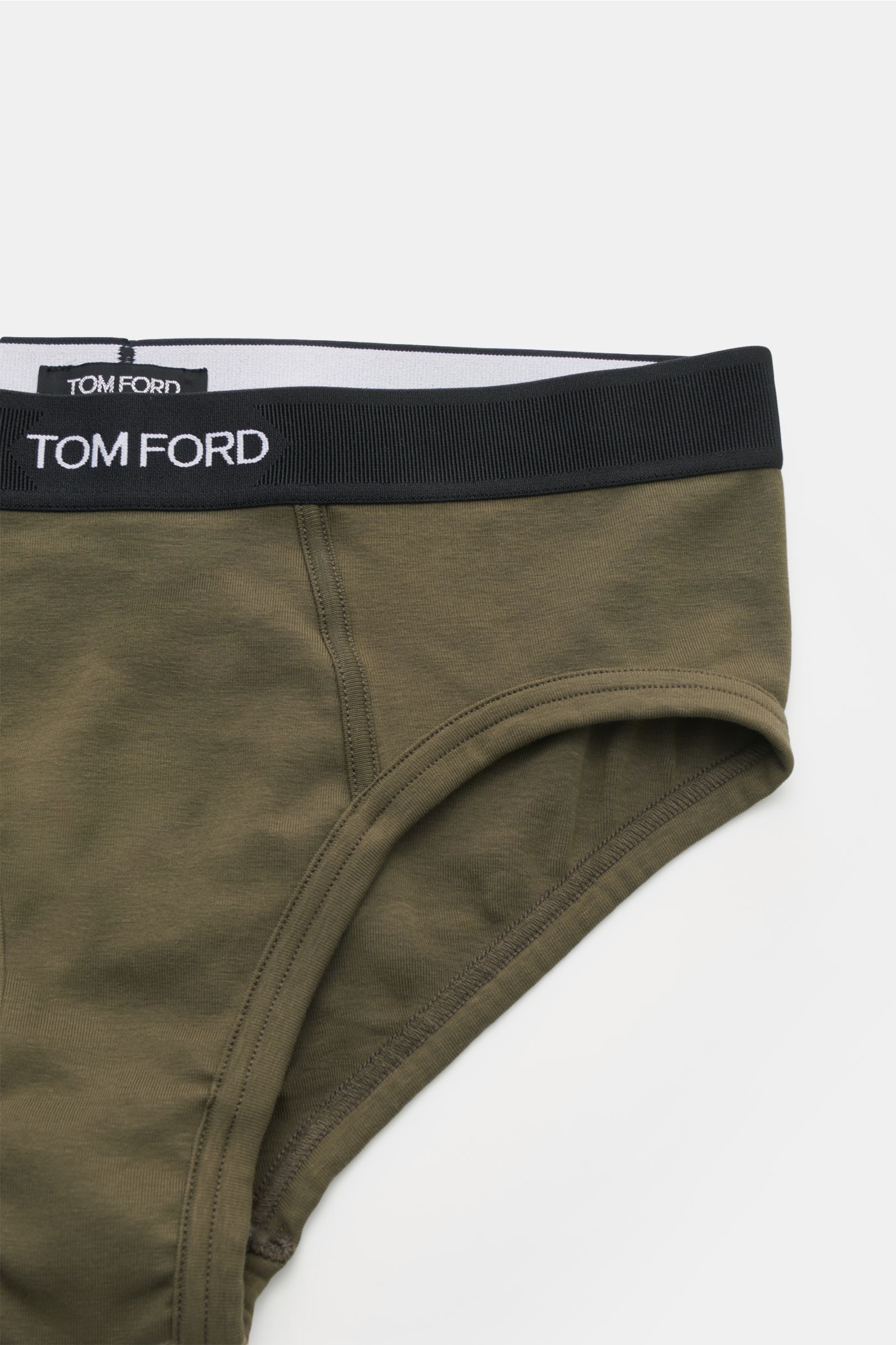 Tom Ford Sport Slip dark olive frontal fotografiert, Slim Fit Boxershort aus elastischer Baumwolle mit weichem Griff, elastischem Bund und seitlichem Eingriff.