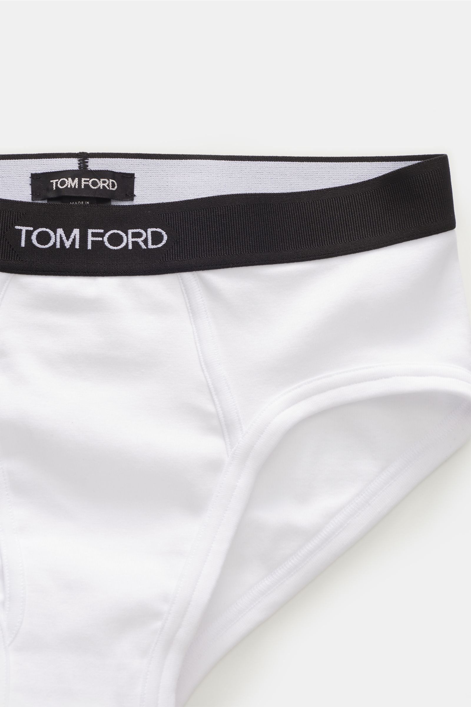 Tom Ford Sport Slip weiß in Nahaufnahme von oben, elastische Baumwolle, weicher Griff, körpernah, seitlicher Eingriff, breiter elastischer Bund mit TOM FORD-Stitching.