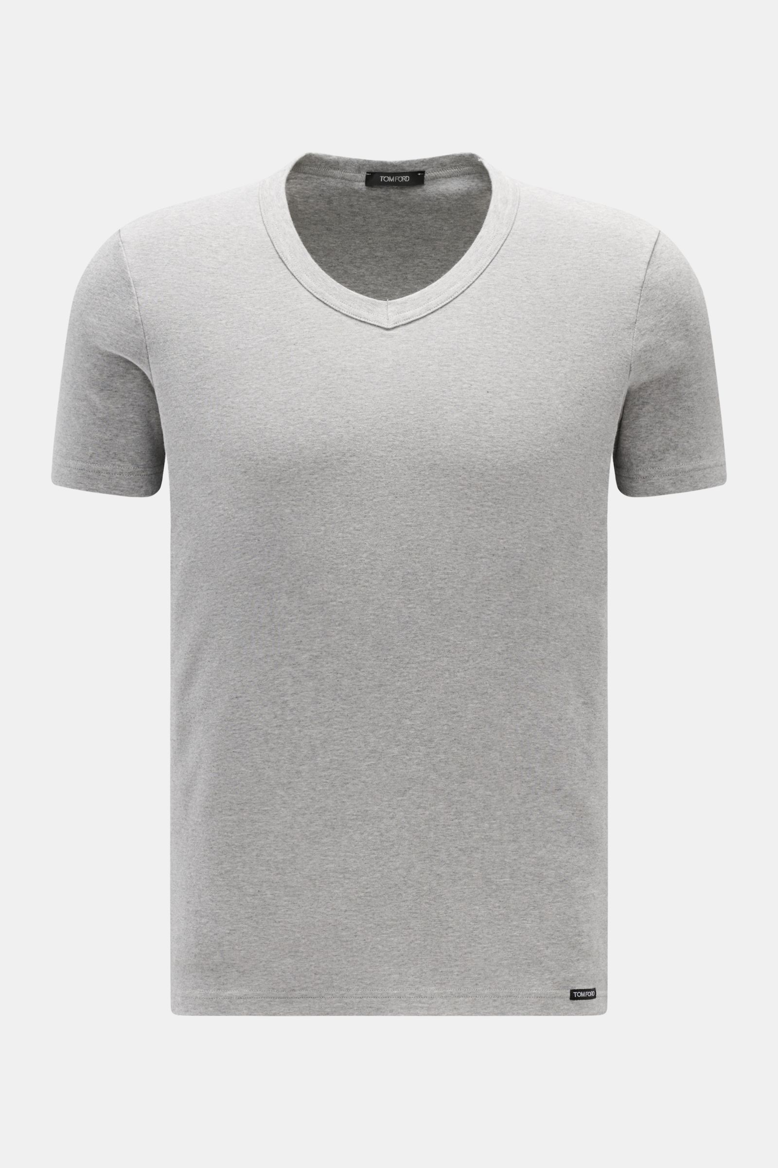 Front view of Tom Ford V-Neck Unterhemd weiß, jersey aus Baumwolle with komfortabler Stretch-Anteil, sehr weicher Griff, Extra Slim Fit, V-Ausschnitt, kleines Weblabel am Saum.