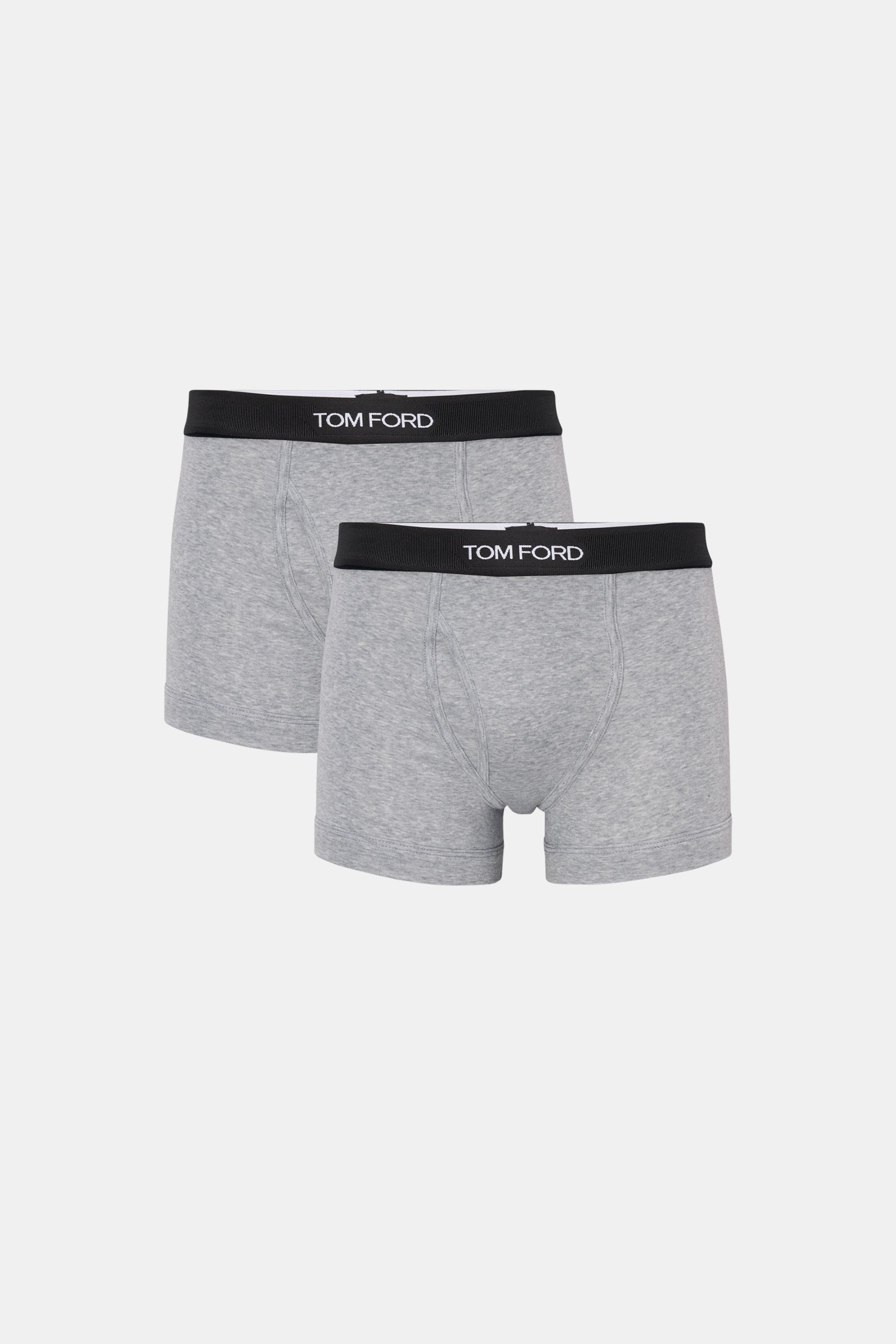 Front view of two gray Tom Ford Boxershorts 2er-Set grau with black elastic waistband featuring TOM FORD stitching, slim fit, soft elastic cotton, side fly. Sportlich, schlicht und luxuriös: Die komfortablen Boxershorts mit praktischem Eingriff und TOM FO