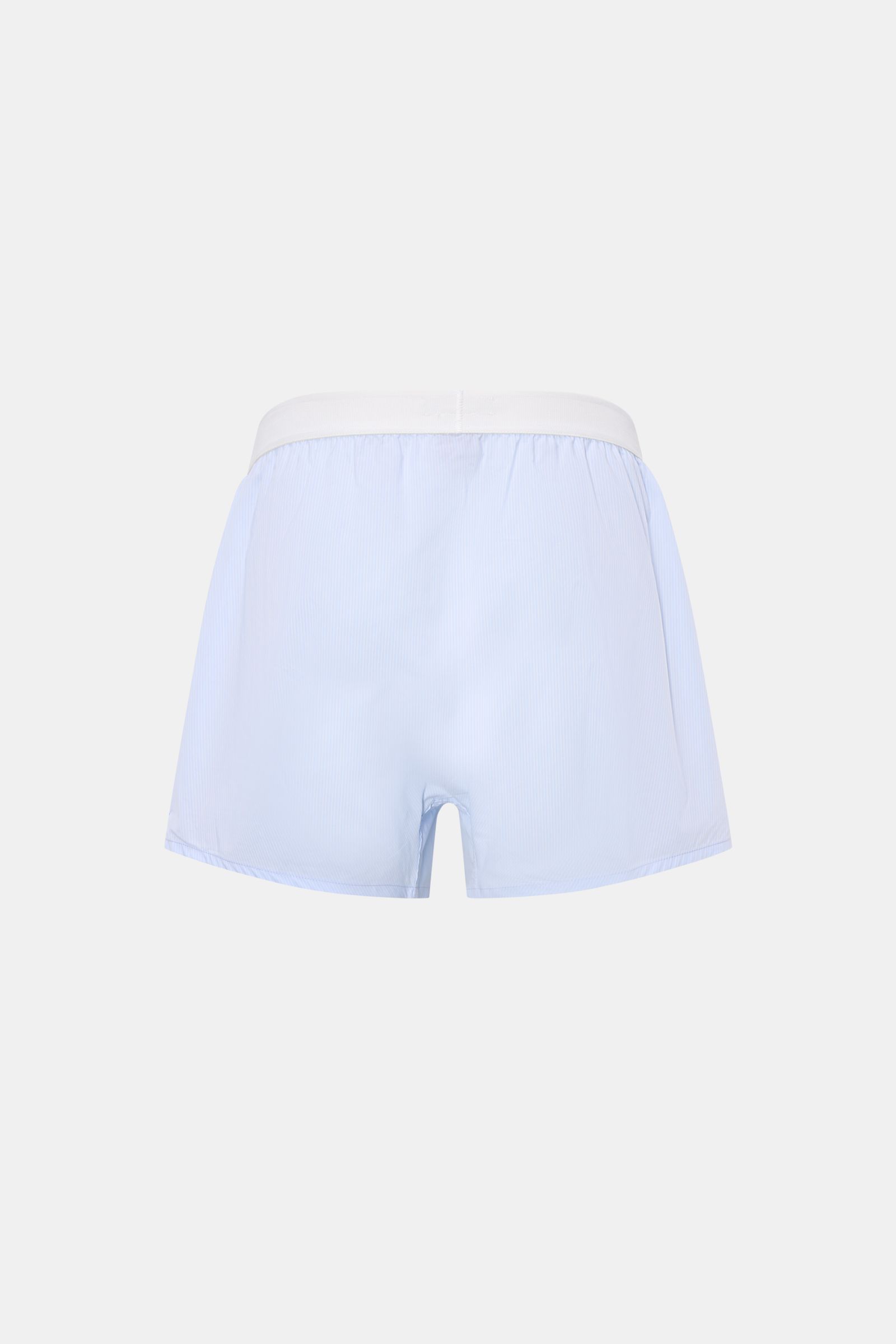 Rear view of Tom Ford Boxershorts hellblau/weiß gestreift, slim fit with fine stripe pattern, elastic waistband with TOM FORD logo, made from cotton and microfiber.

Description: Sportlich, clean und luxuriös: Diese Boxershorts präsentieren sich im feinen