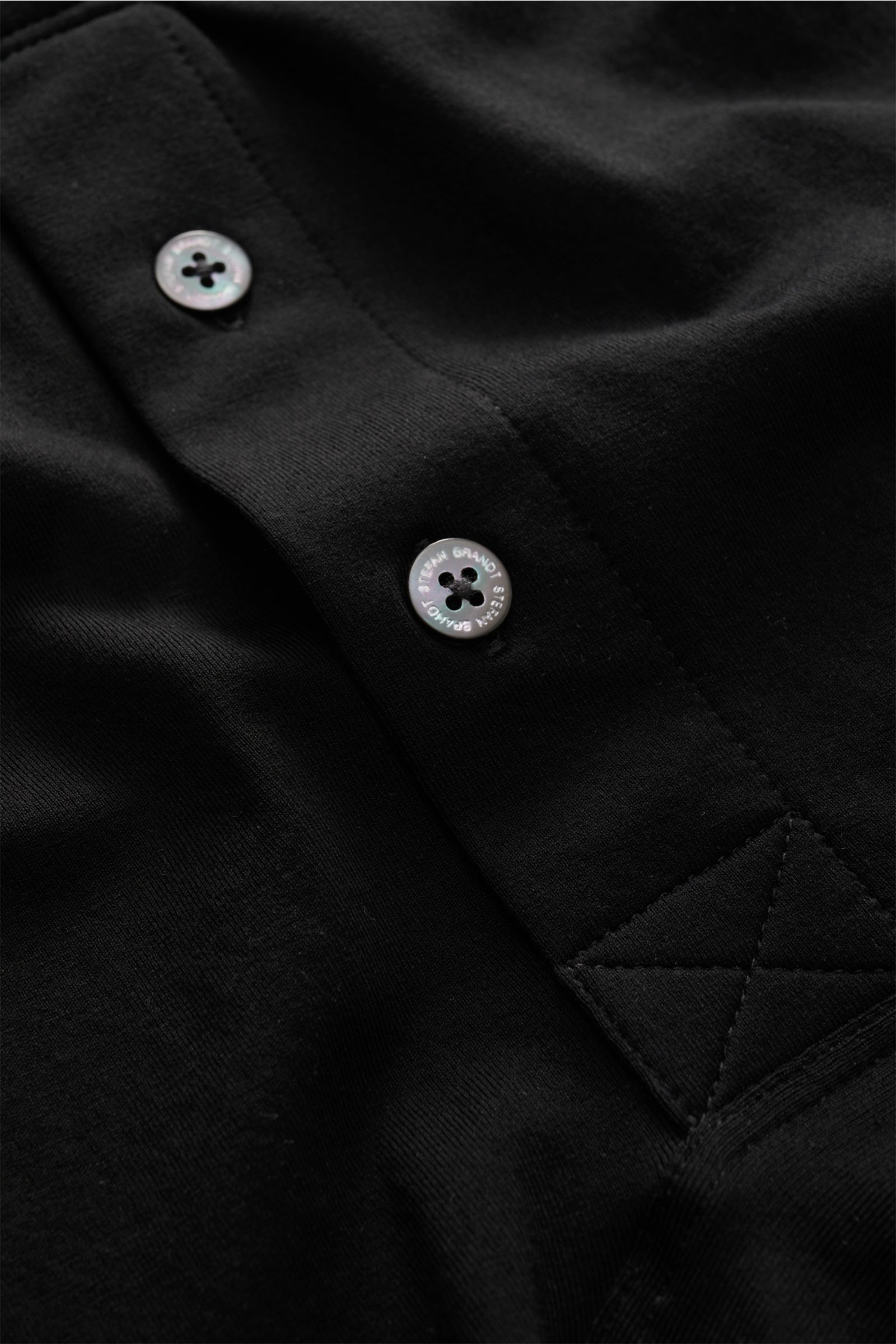 Stefan Brandt Boxershorts 'Bari' schwarz, Detailaufnahme des seitlichen Eingriffs mit Knöpfen, elastischer Bund, weiche Baumwolle, Slim Fit.