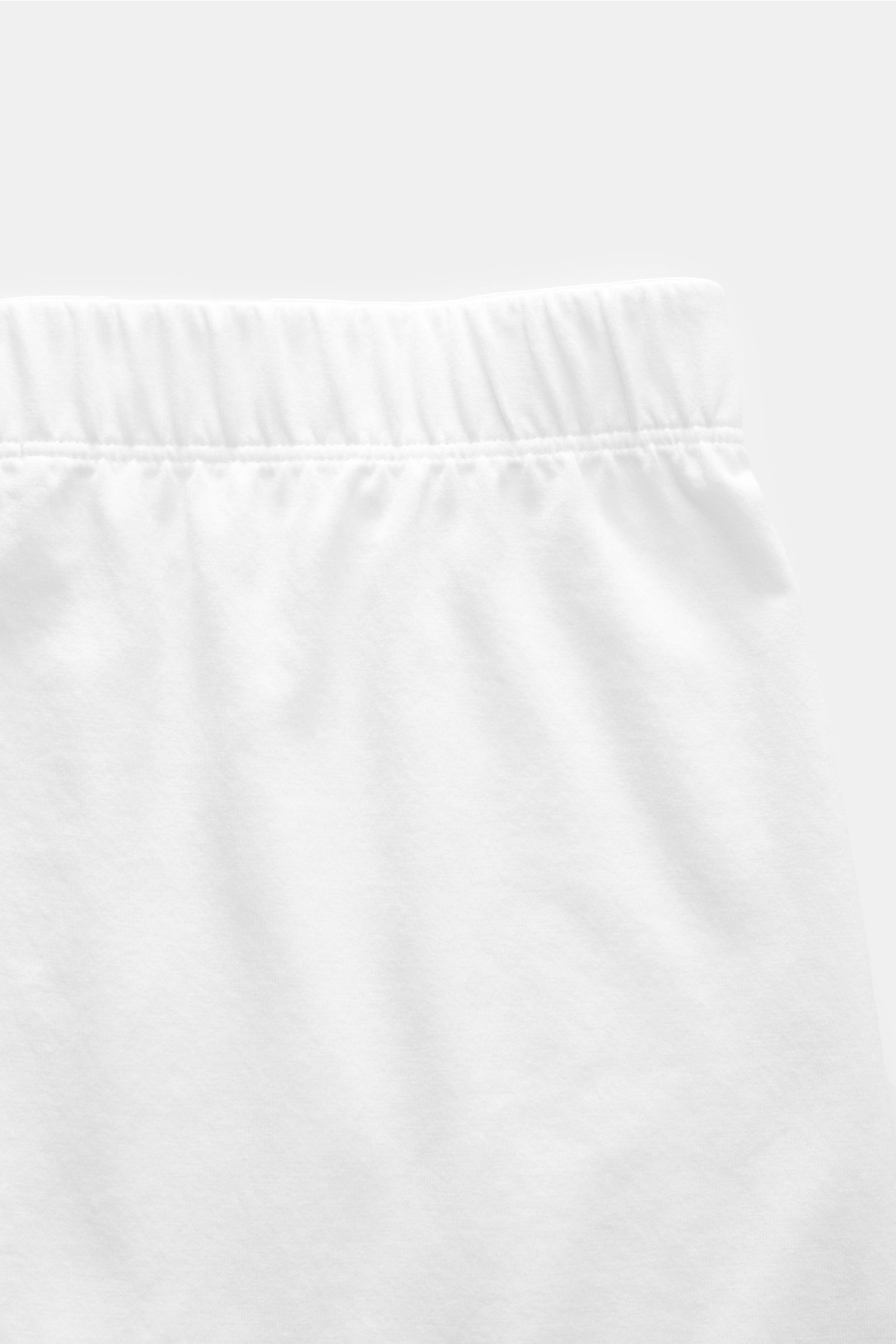 Stefan Brandt Boxershorts 'Bari' weiß aus elastischer Baumwolle, Slim Fit, weicher Griff, elastischer Bund, seitlicher Knopf-Eingriff, Nahaufnahme oben.