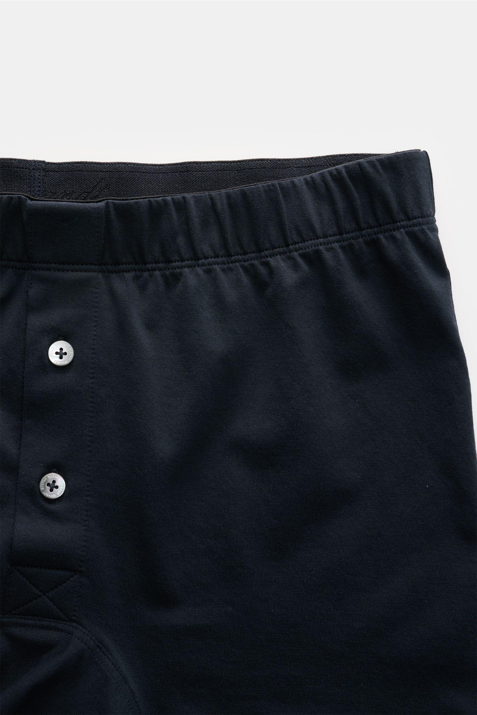 Stefan Brandt Boxershorts 'Bari' navy im Detail von oben fotografiert, elastischer Bund, seitlicher Knopf-Eingriff, weiche Baumwolle, Slim Fit.