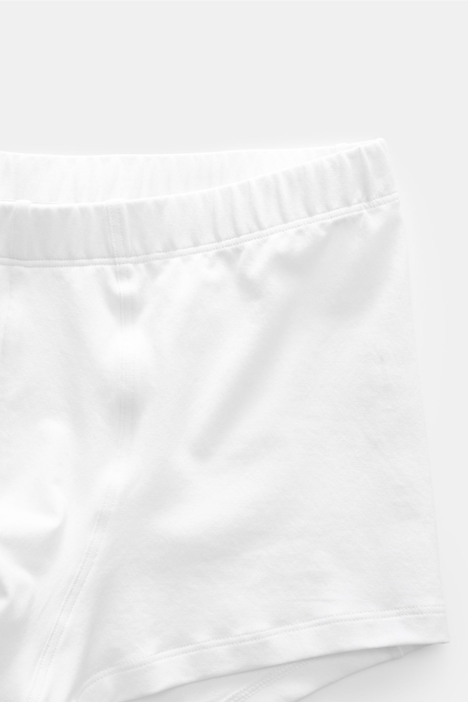 Close-up front view of Stefan Brandt Boxershorts 'Brad' weiß in soft white cotton with elastic waistband and slim fit.

Komfort im Alltag: Die Boxershorts von STEFAN BRANDT aus weicher Baumwolle bieten ein angenehmes Tragegefühl für jeden Tag.
