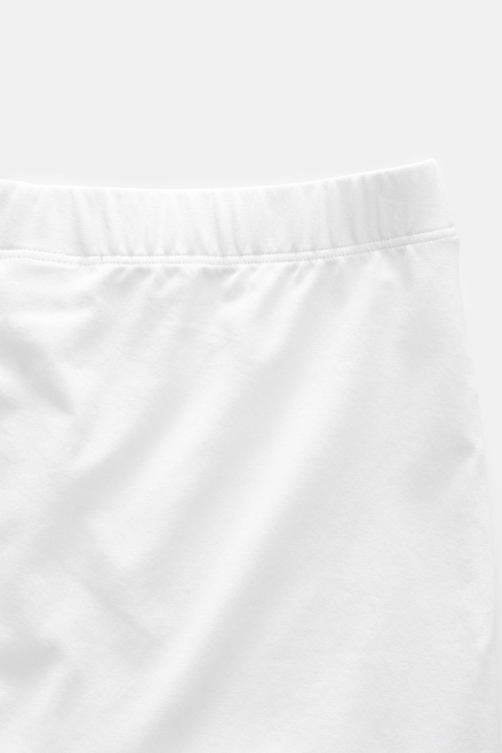 Close-up front view of Stefan Brandt Boxershorts 'Brad' weiß showing elastic waistband and soft white cotton fabric with fine stitching.

Komfort im Alltag: Die Boxershorts von STEFAN BRANDT aus weicher Baumwolle bieten ein angenehmes Tragegefühl für j