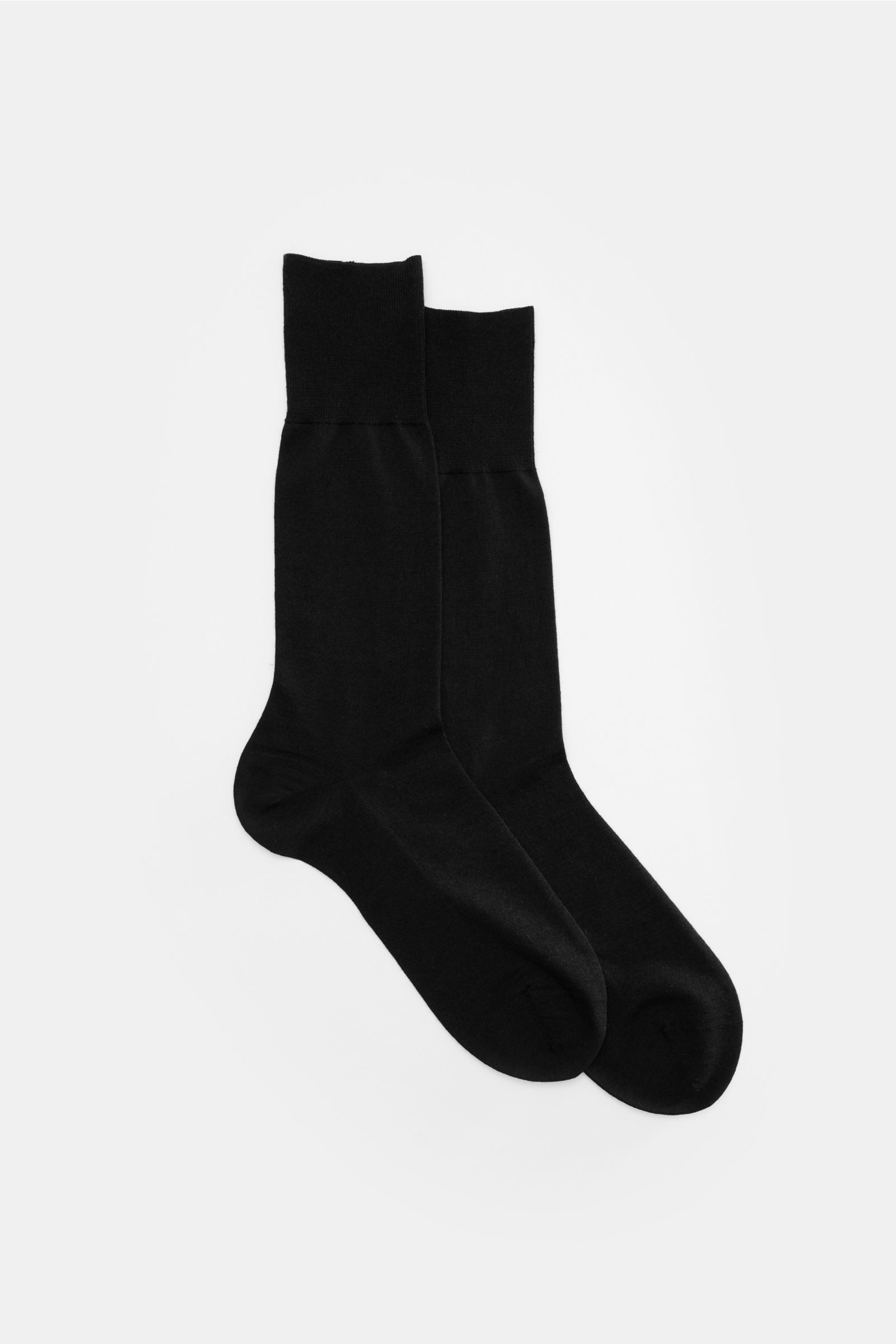 Pair of black Falke Strumpf 'No. 7' socks laid flat, photographed from above, showing ribbed cuff and smooth foot.

Description: Optimale Passform, luxuriöse Materialqualität, FALKE: Der Strumpf 'No. 7' des Traditionslabels garantiert durch feinste two