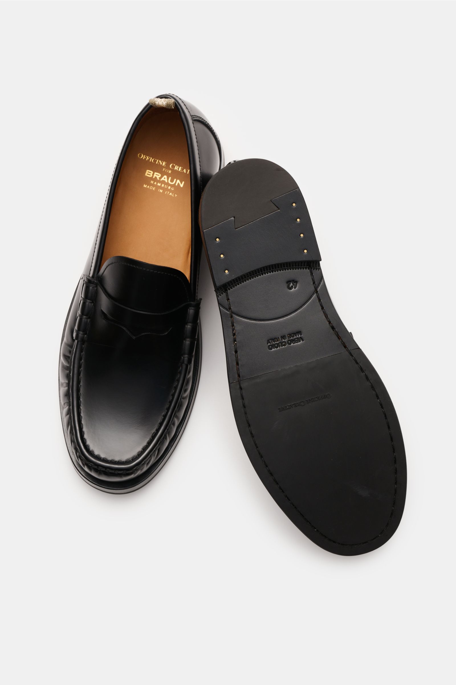 Officine Creative Penny Loafer 'Balfron' schwarz, poliertes Glattleder, schmale Silhouette, Penny Strap, Zierfalten, Lederfutter, Gummisohle, Draufsicht.