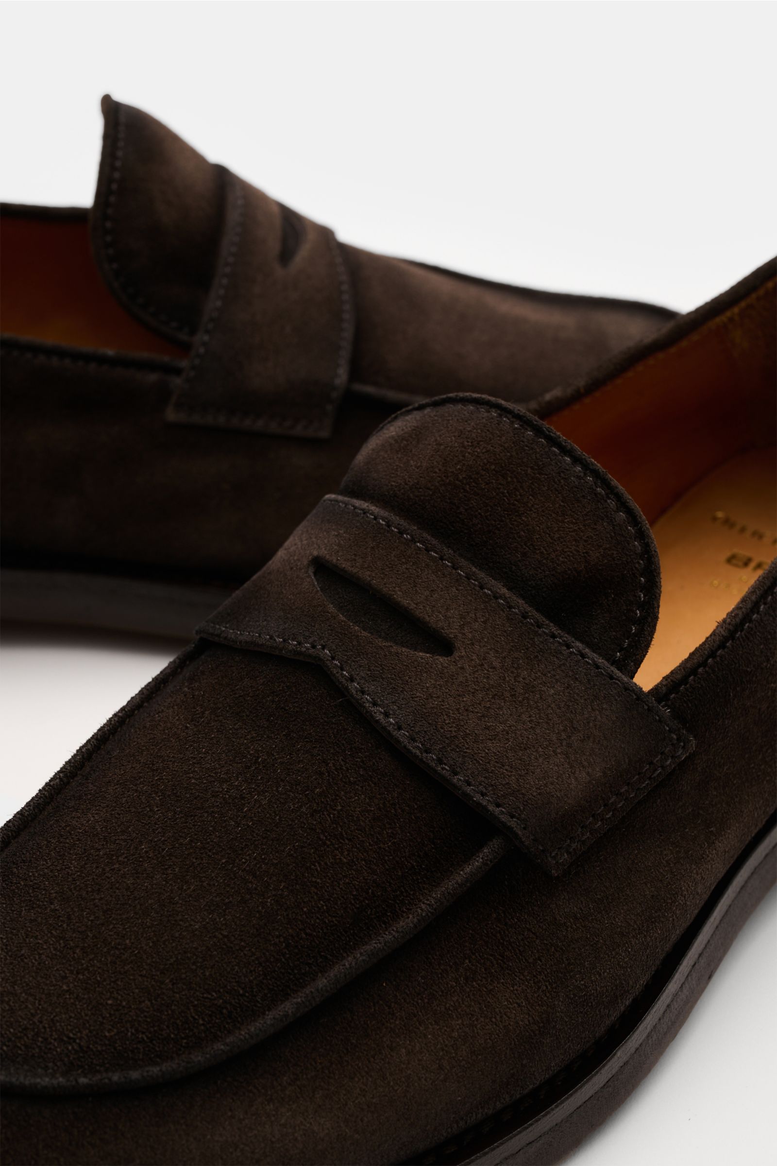 Close-up front-angle view of Officine Creative Penny Loafer 'Opera Flexi 101' dunkelbraun in smooth dark brown velour leather with a slightly tapered silhouette, Blake construction, decorative stitching on the toe cap, typical penny strap, leather lining,