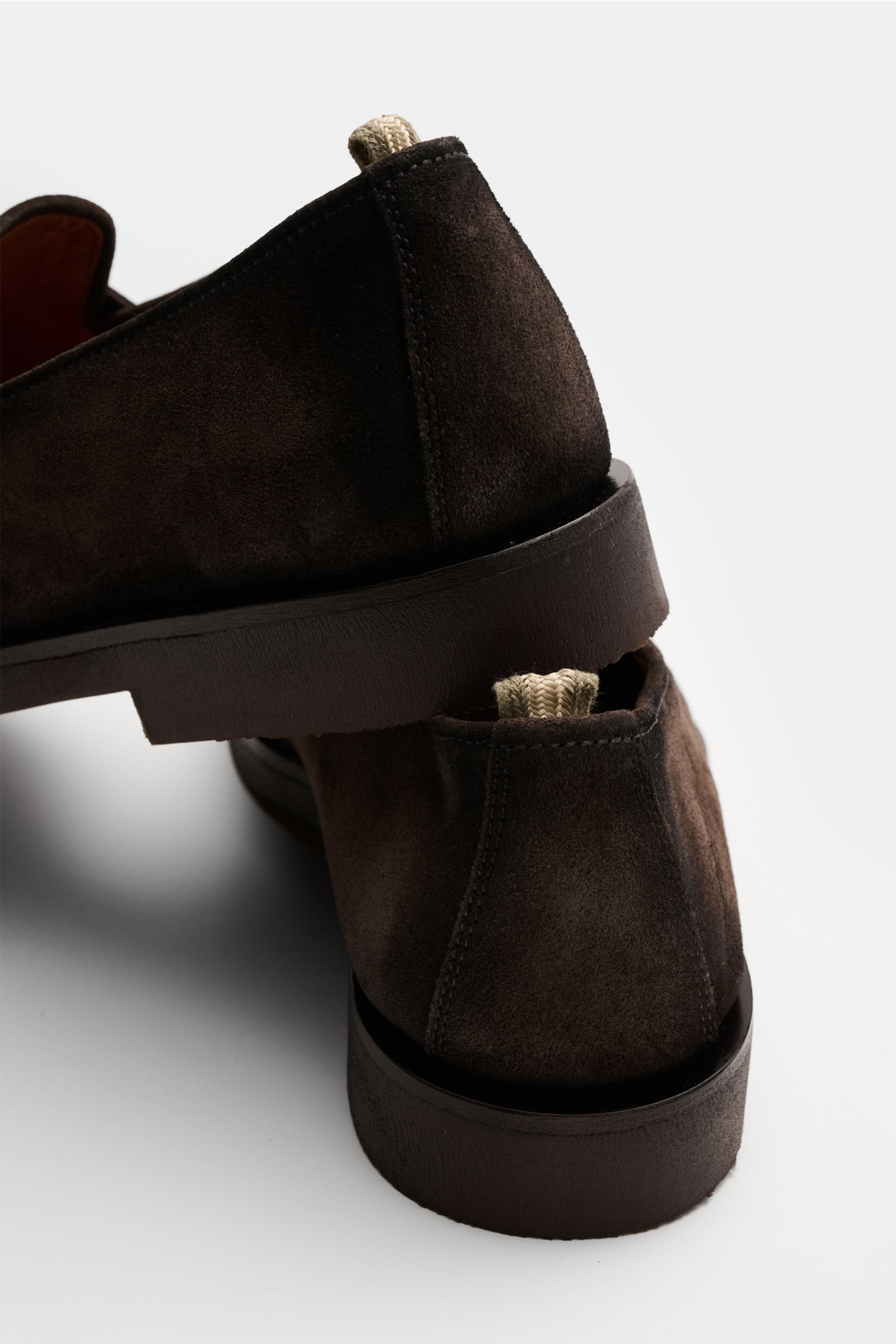 Rear and side view of the Officine Creative Penny Loafer 'Opera Flexi 101' dunkelbraun in brown suede with smooth veloursleder, slightly tapered silhouette, Blake construction, decorative front cap seam, typical penny strap, leather lining, and natural ru