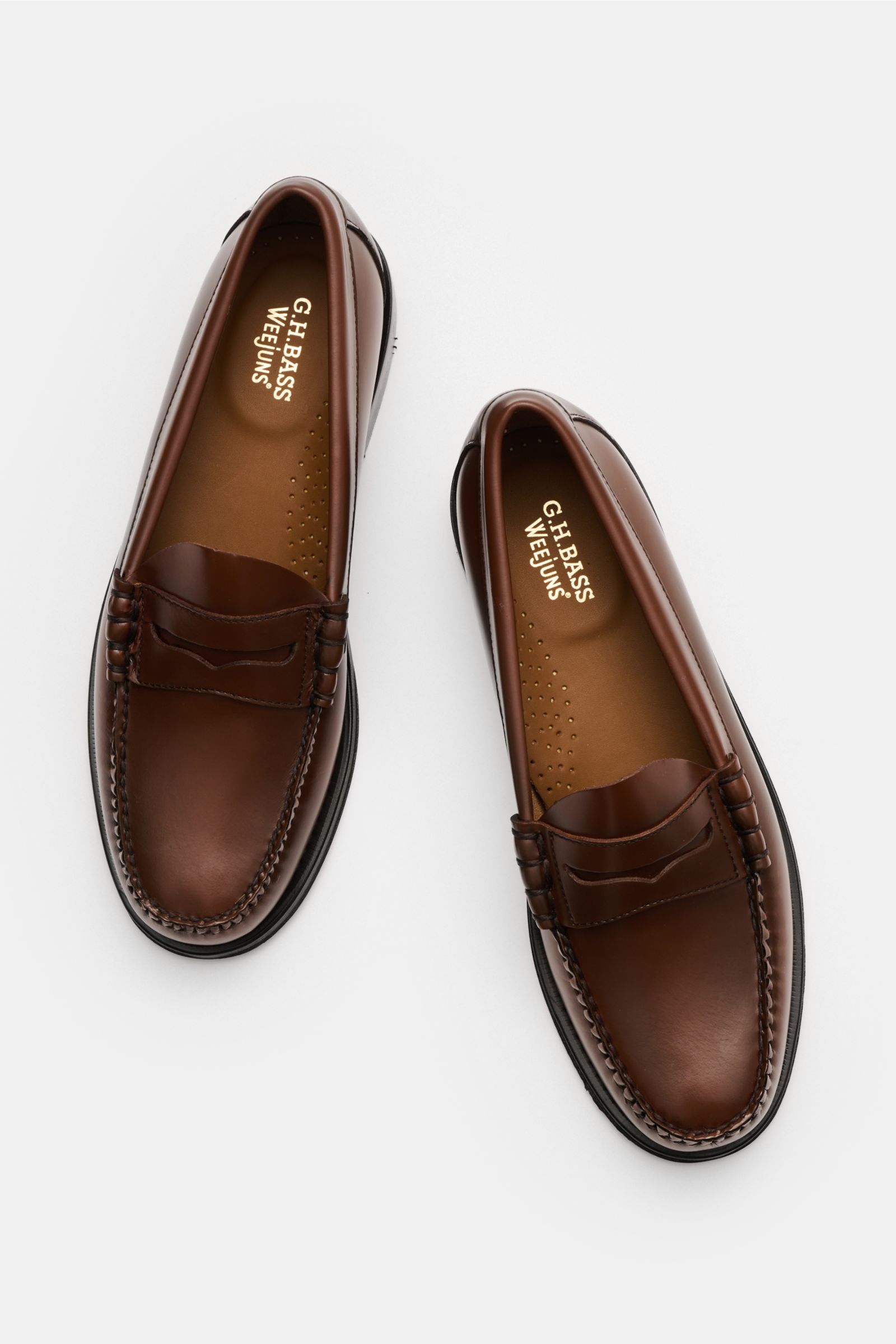 G. H. Bass Penny Loafer braun brown leather shoes photographed from above, showing smooth leather, penny strap, and stitched details.