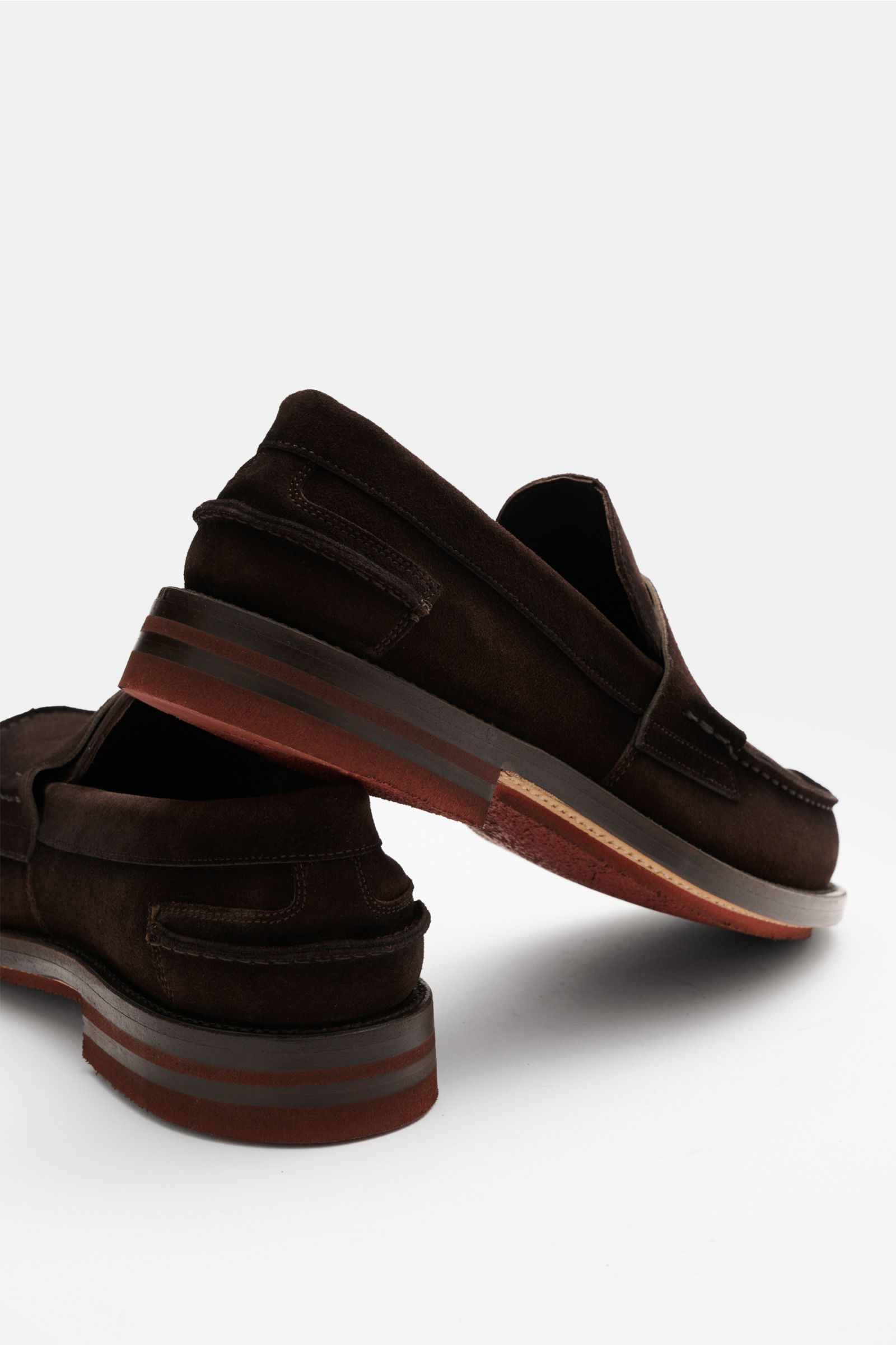Side and back view of Fabi Penny Loafer 'Preppy Sensory Peach Corvino' dunkelbraun in fine dark brown suede with decorative stitching and layered sole.