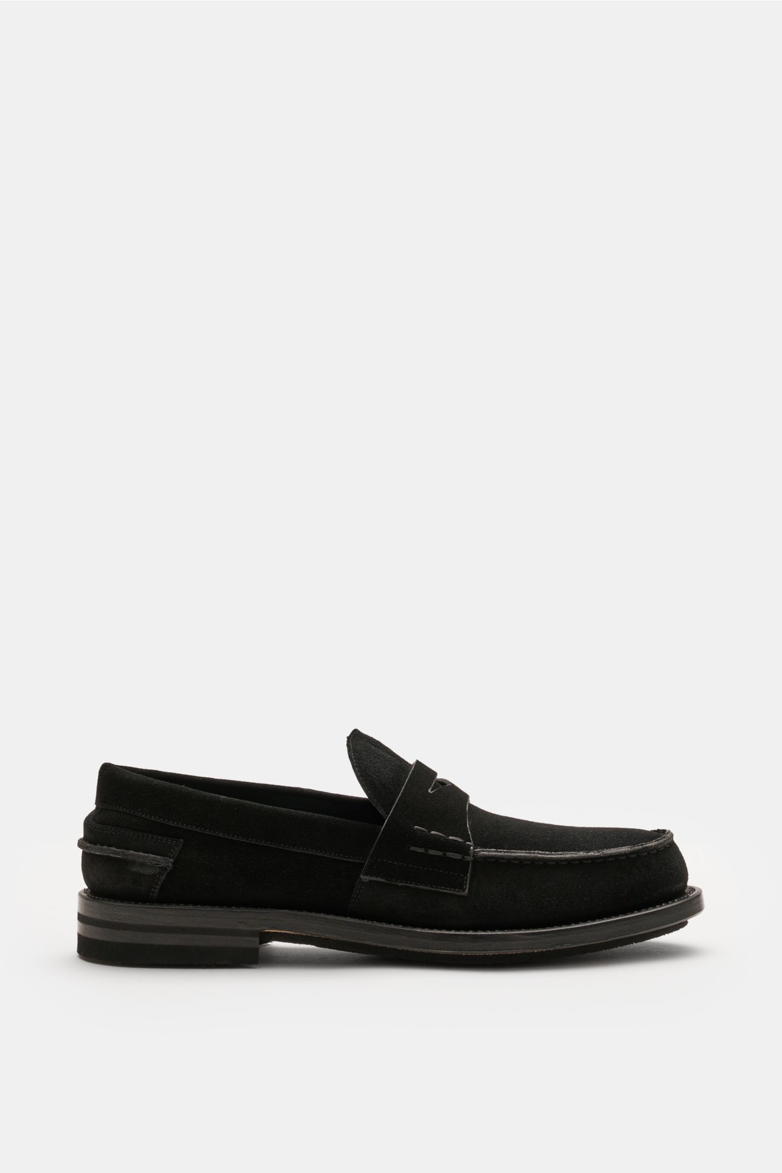 Side view of Fabi Penny Loafer schwarz in black suede with Penny strap, decorative stitching, leather lining, and rubber-reinforced stacked sole.