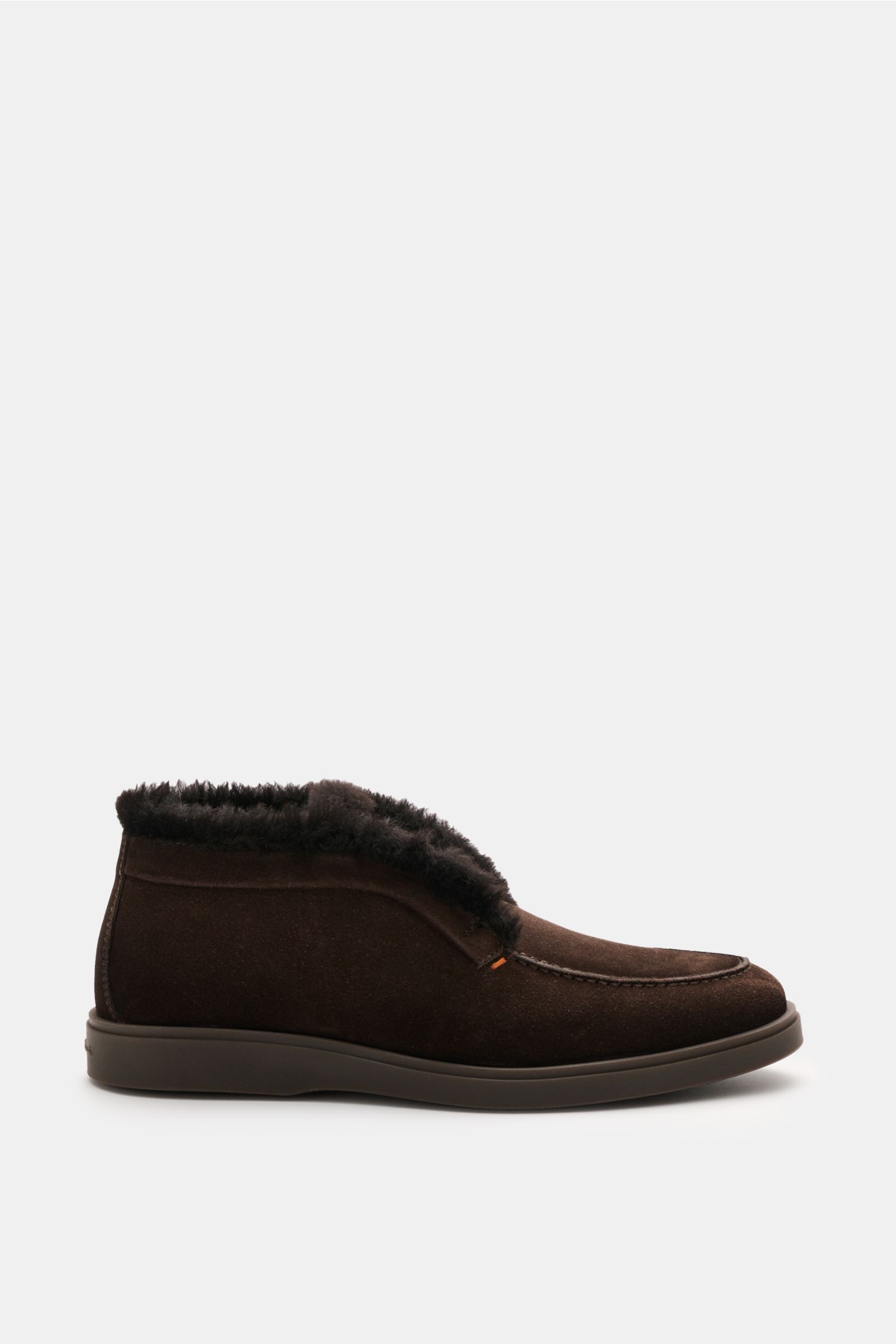 Santoni Desert Boot 'Detroit Rock' dunkelbraun shown from the side, made of smooth velour leather with a slim silhouette, decorative stitching on the toe cap, leather lining, and a robust profiled rubber sole for slip resistance and modern style. Desert B