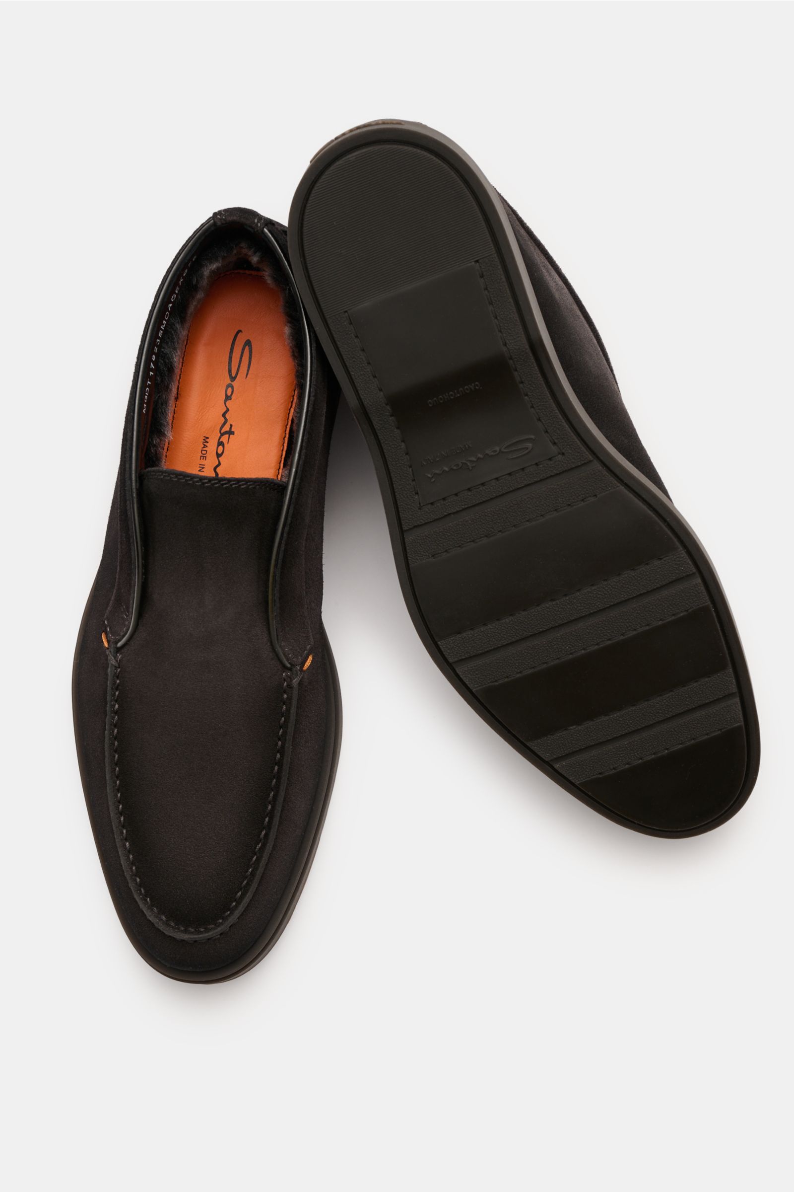 Santoni Desert Boot 'Detroit' graubraun aus feinem Veloursleder, schmal zulaufend mit Ziernaht, Lammfellfutter, flexible Kautschuksohle, Draufsicht.