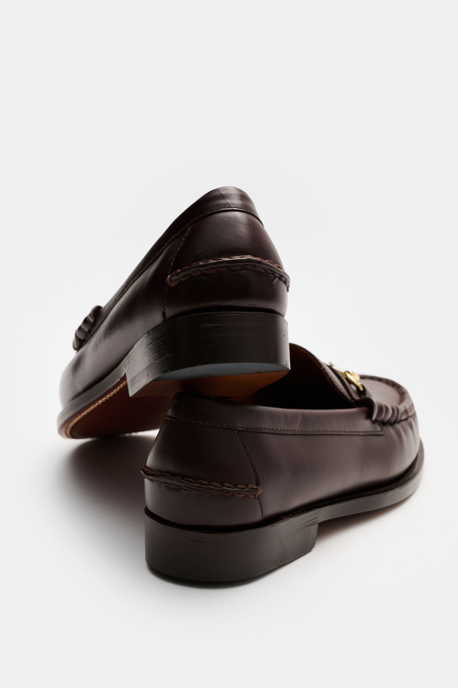 Sebago Horsebit Loafer 'Joe Modena' rotbraun, fein genarbtes Leder, Handnaht, Blake-Verarbeitung, Lederlaufsohle, schmale Silhouette, Ansicht von hinten schräg unten.