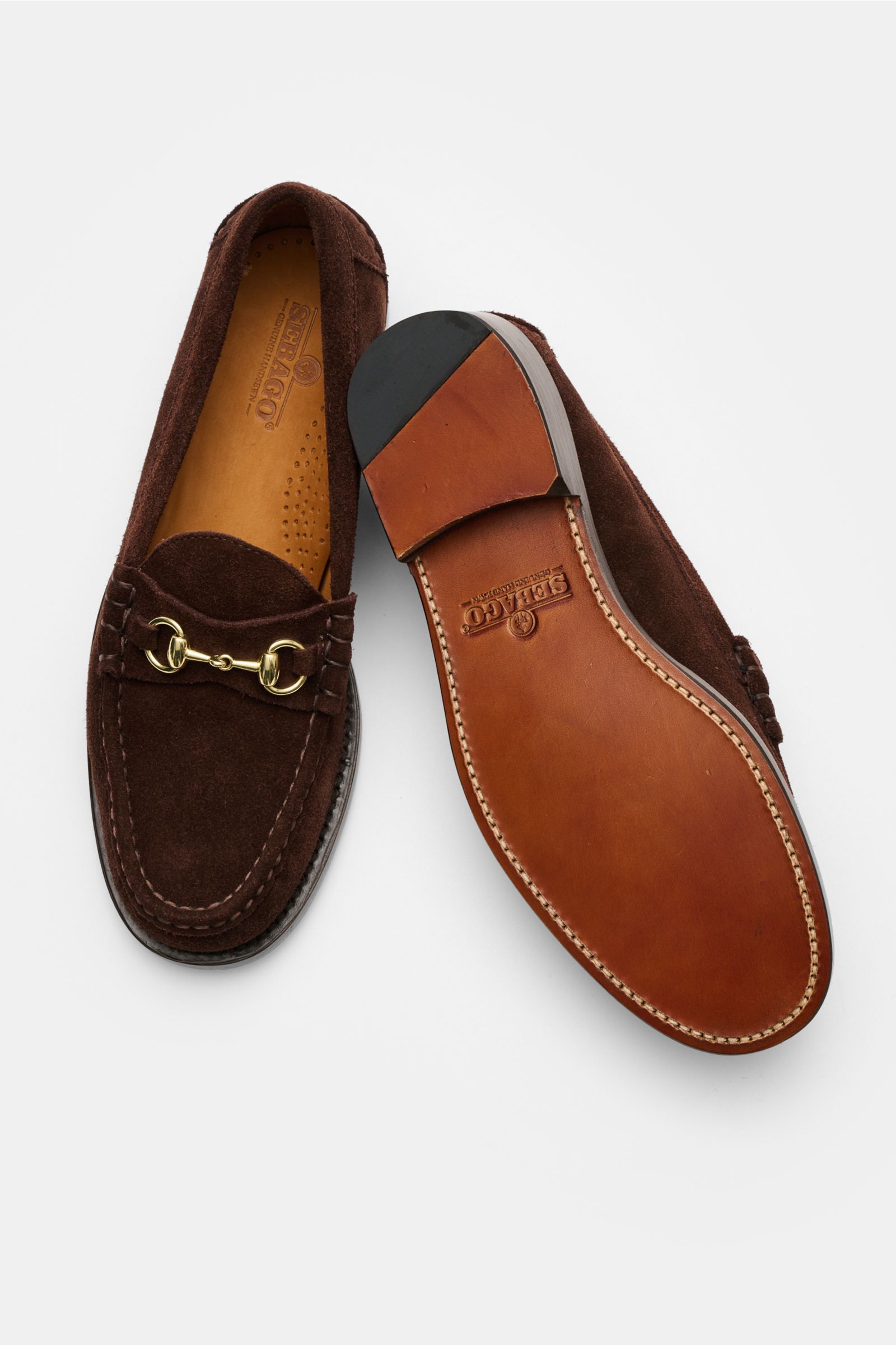 Sebago Horsebit Loafer 'Joe Modena' dunkelbraun aus Veloursleder, von oben und unten gezeigt, mit Horsebit-Detail, Lederlaufsohle und Kautschukabsatz.
