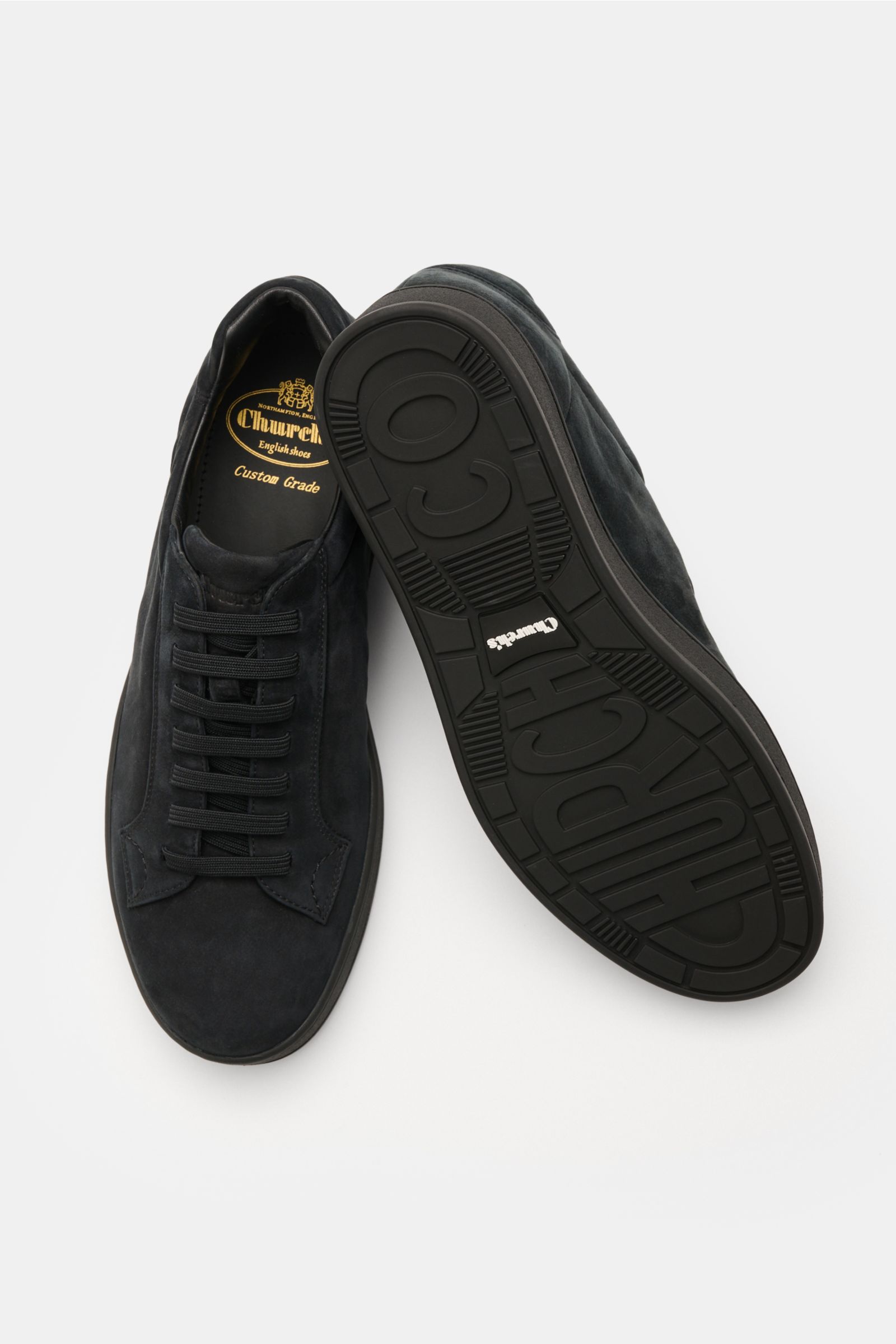 Top view of Church's Sneaker 'Ludlow' schwarz in black Nappa leather with elastic closed lacing and embossed sole logo.

Description: Mit diesem schlichten Slip-on-Sneaker aus feinstem Nappaleder mit elastischer, geschlossener Schnürung von CHURCH'S 