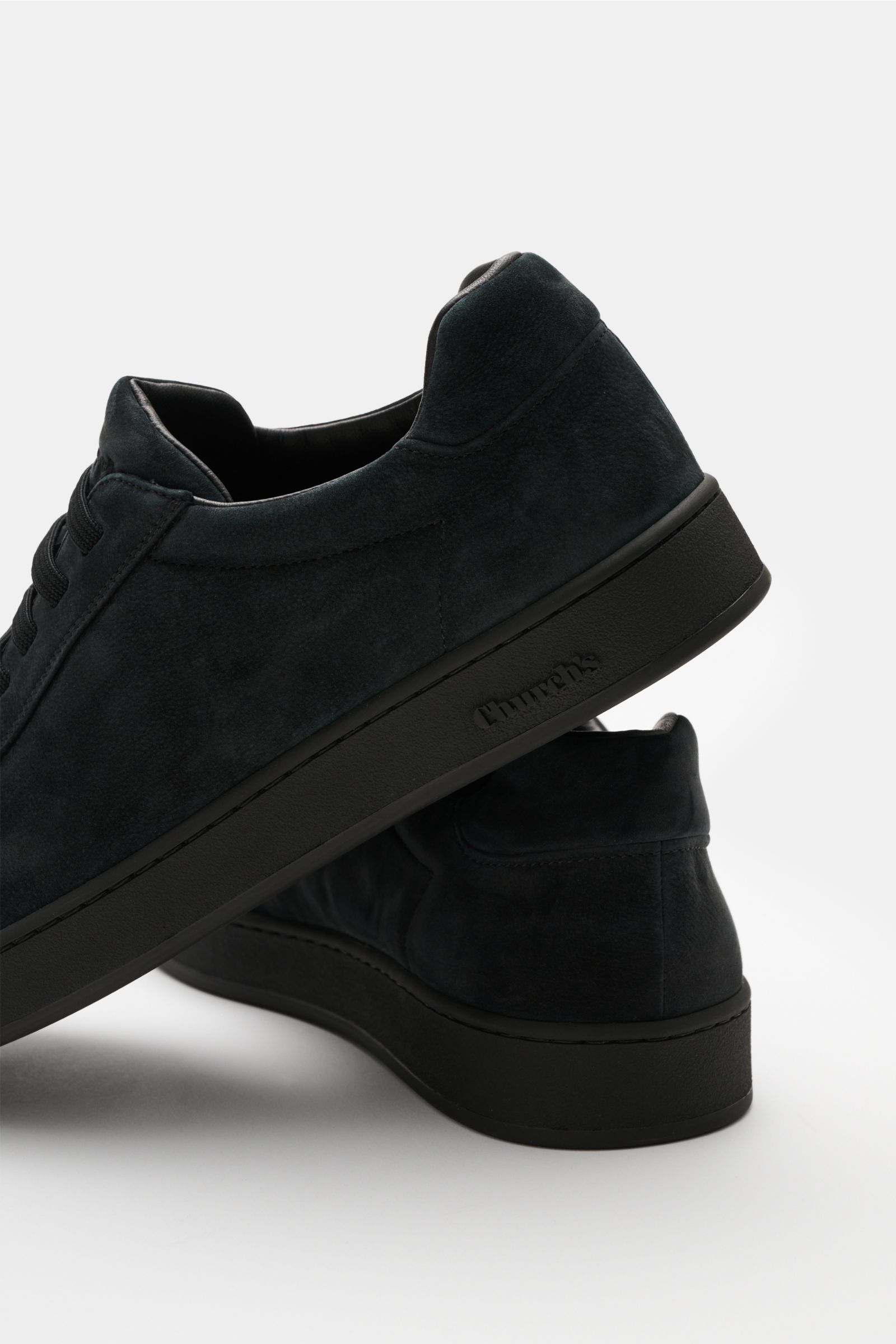 Side and back view of Church's Sneaker 'Ludlow' schwarz in black suede with elastic closed lacing and rubber sole.

Description:  
Mit diesem schlichten Slip-on-Sneaker aus feinstem Nappaleder mit elastischer, geschlossener Schnürung von CHURCH'S ve