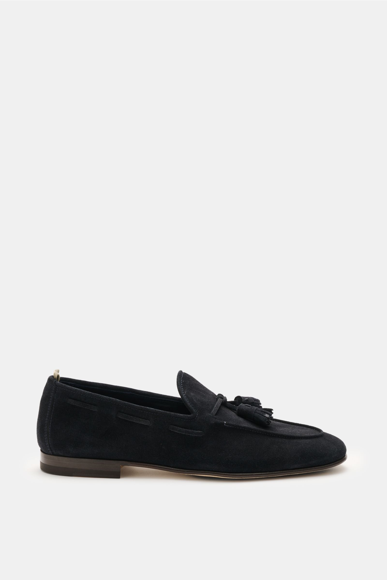 Officine Creative Tassel Loafer 'Oliver' navy aus edlem Veloursleder, schmal zulaufend, mit Tassels, Ziernaht, Lederfutter und durchgenähter Ledersohle, Seitenansicht.