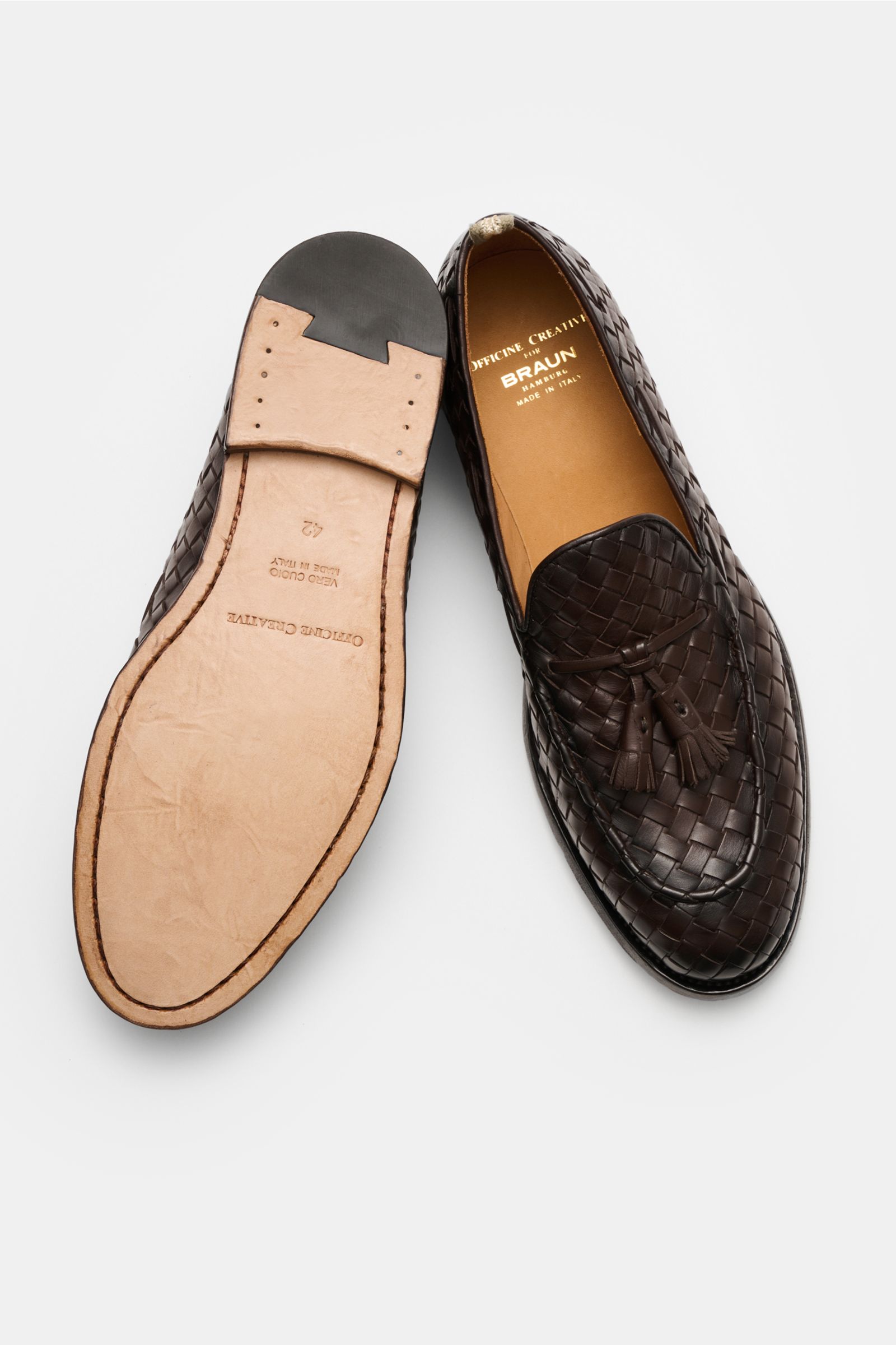 Officine Creative Tassel Loafer 'Opera' dunkelbraun, geflochtenes Leder, schmale Silhouette, Tassels, Penny-Strap, Ansicht von oben und Sohle.