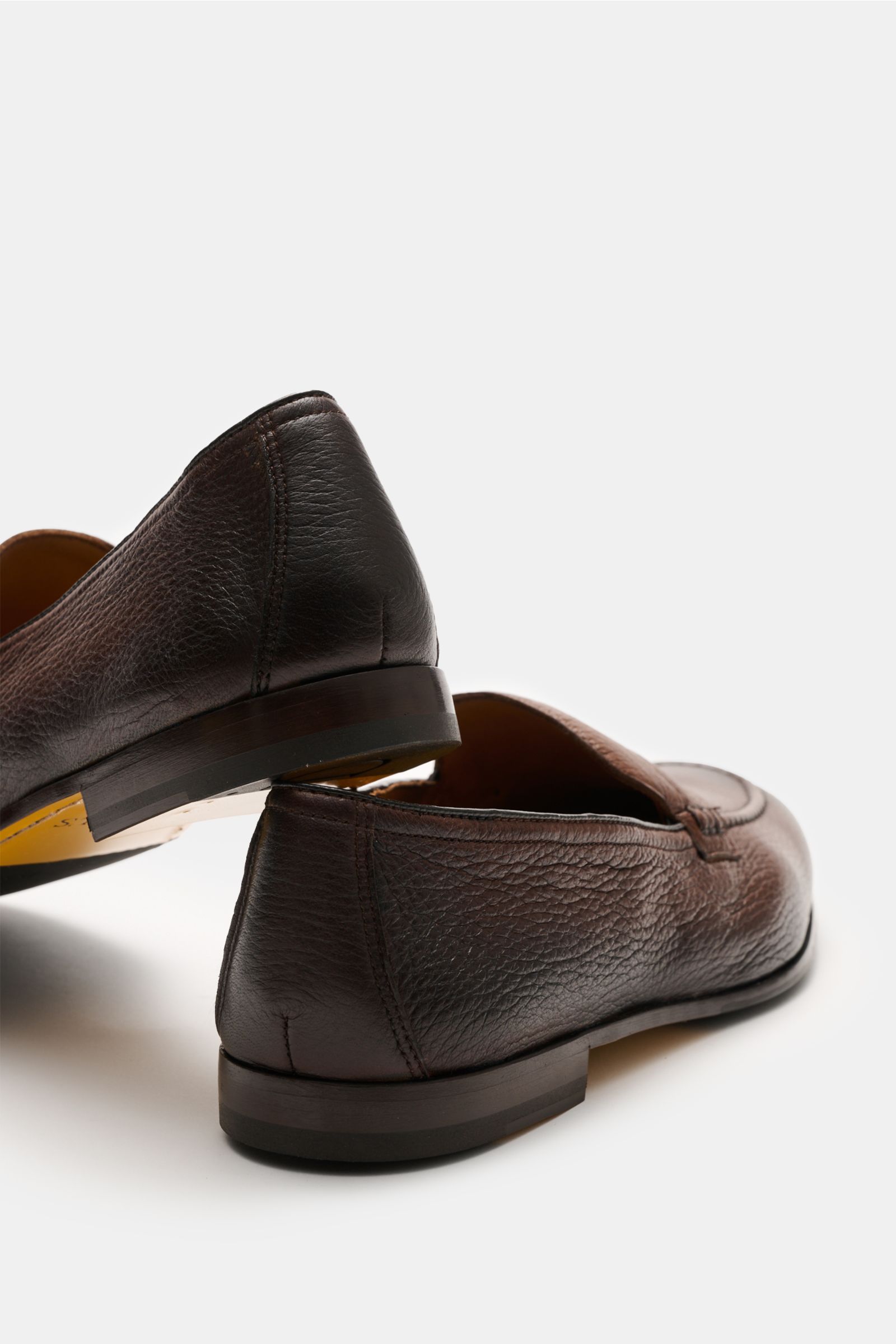 Rear and side view of Doucal's Penny Loafer 'Daino' braun in finely grained leather with penny strap, stitched toe, leather lining, and rubber-soled leather sole.