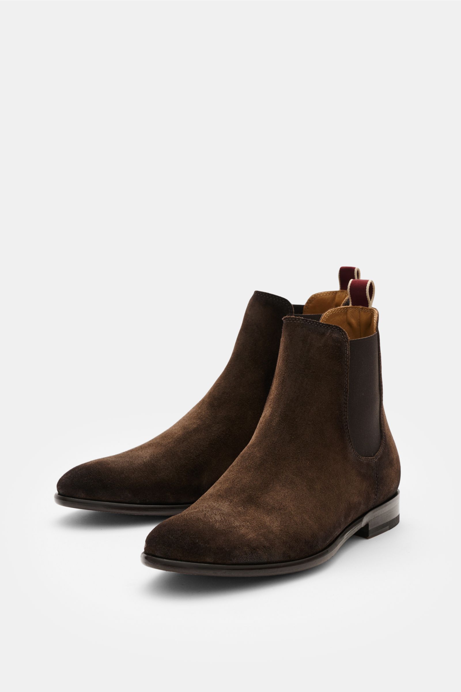 Sturlini Chelsea Boot 'Crosta' dunkelbraun aus edlem Veloursleder, rahmengenäht, schmal zulaufend, elastische Einsätze, Lederfutter, Anziehschlaufe, Leder-Gummi-Sohle, seitliche Ansicht.