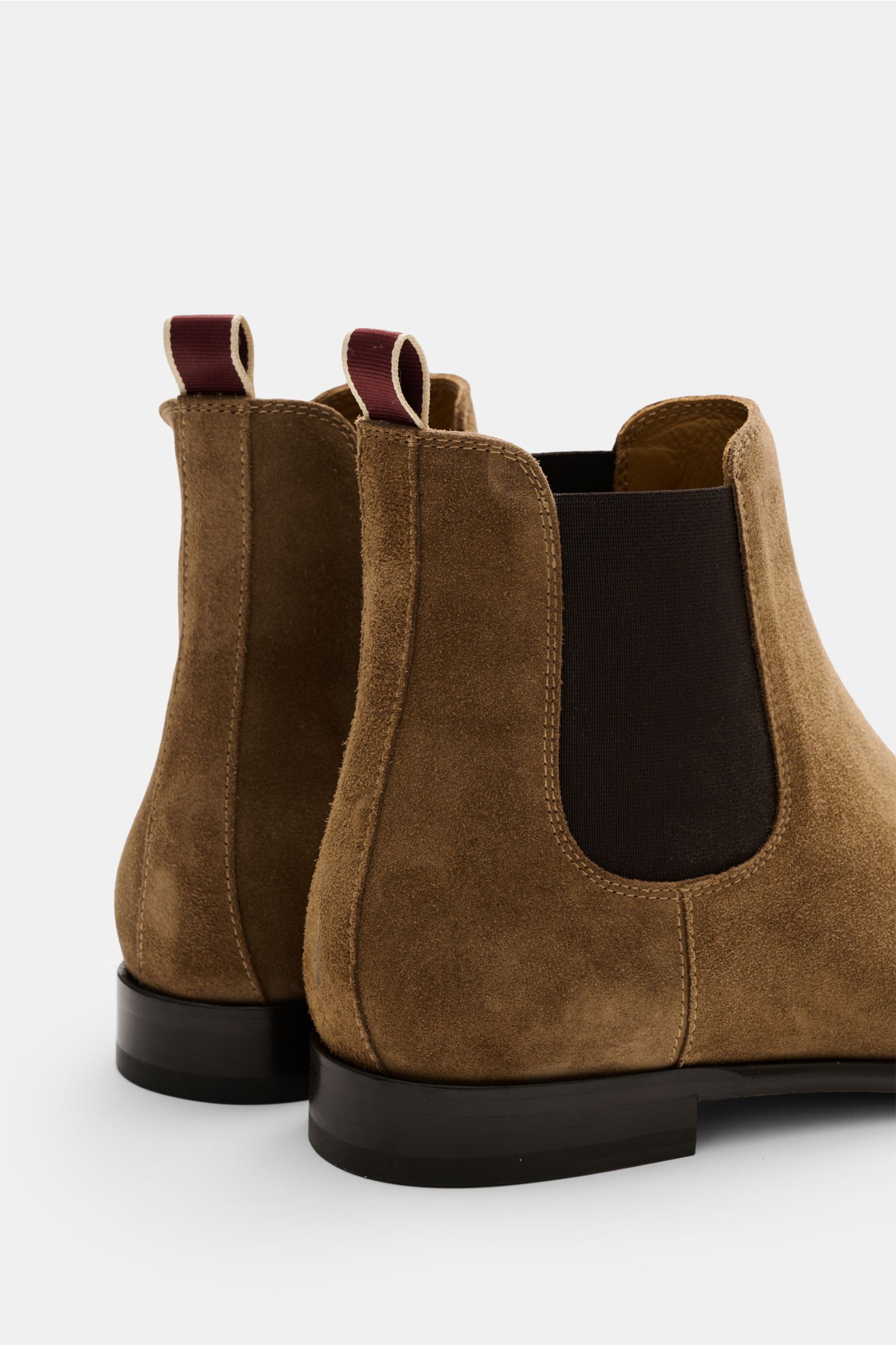 Sturlini Chelsea Boot 'Crosta' hellbraun aus edlem Veloursleder mit elastischen Einsätzen, schmal zulaufend, Goodyear Welted, Rückansicht.