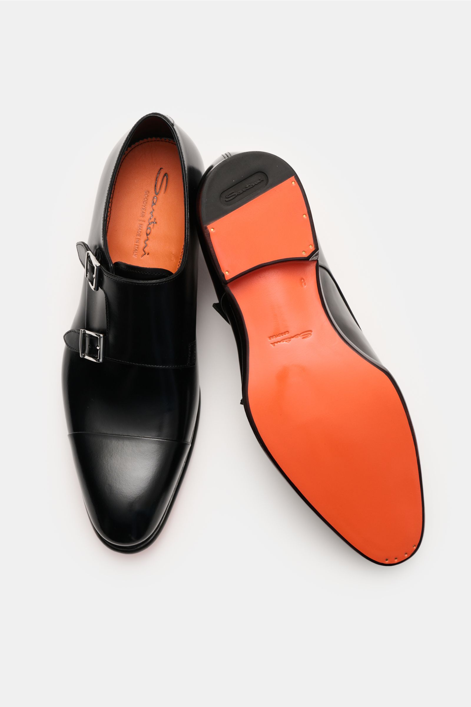 Santoni Doppelmonk schwarz men's shoes in polished black calf leather, rounded toe, double monk straps with silver buckles, leather lining, and vibrant orange leather sole with rubber heel, shown from top and sole perspective. Edle Handarbeit wird bei die