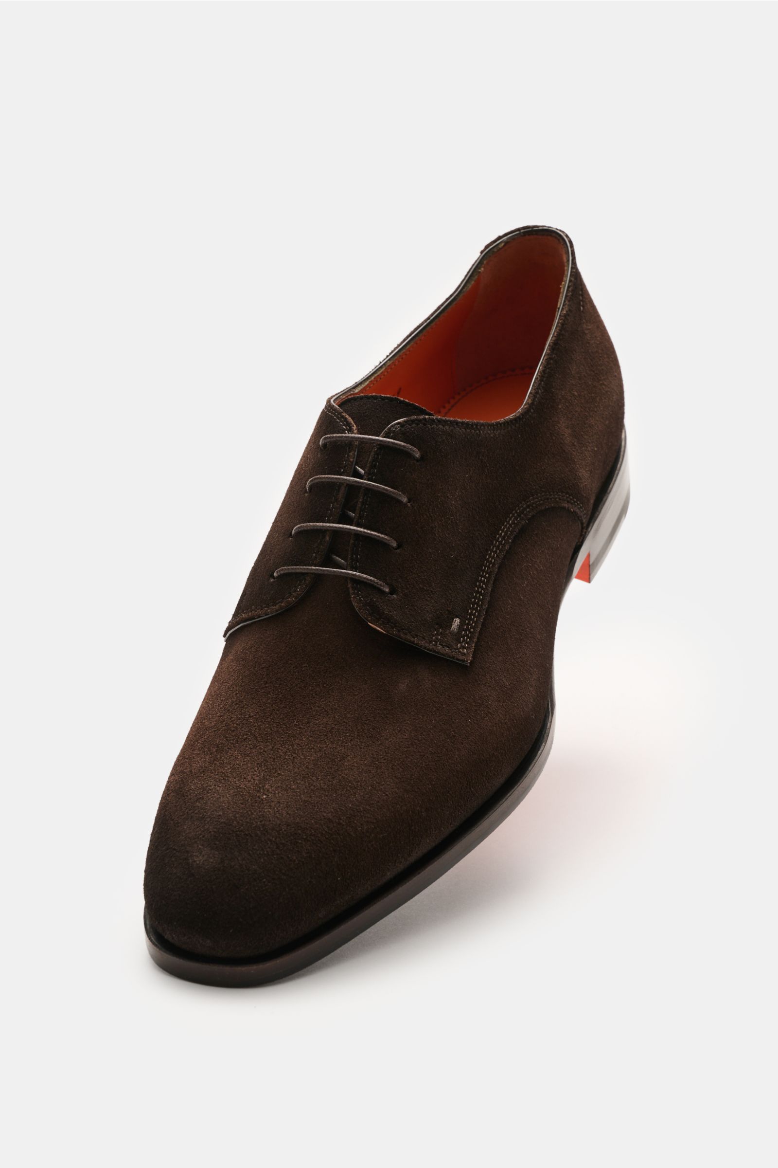 Santoni Derby 'Adrian' dunkelbraun in soft velour leather with narrow silhouette, open four-eyelet lacing, leather lining, rubber sole, shown from front-top angle.