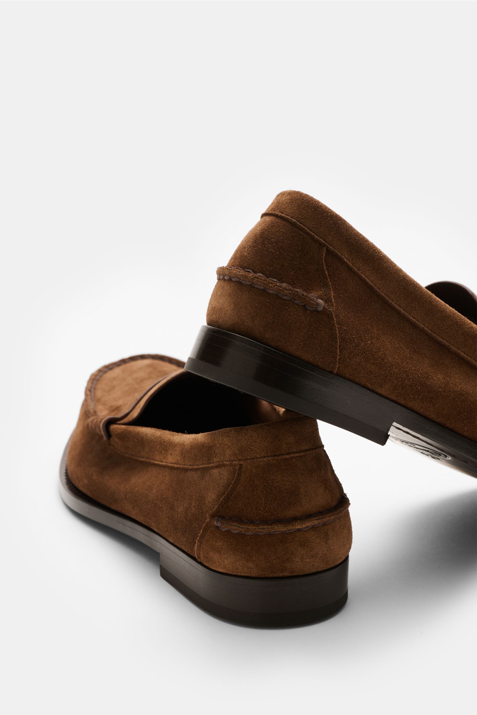 Rear and side view of Church's Penny Loafer 'Rowley' braun in smooth brown suede with decorative stitching and leather sole, photographed close-up.