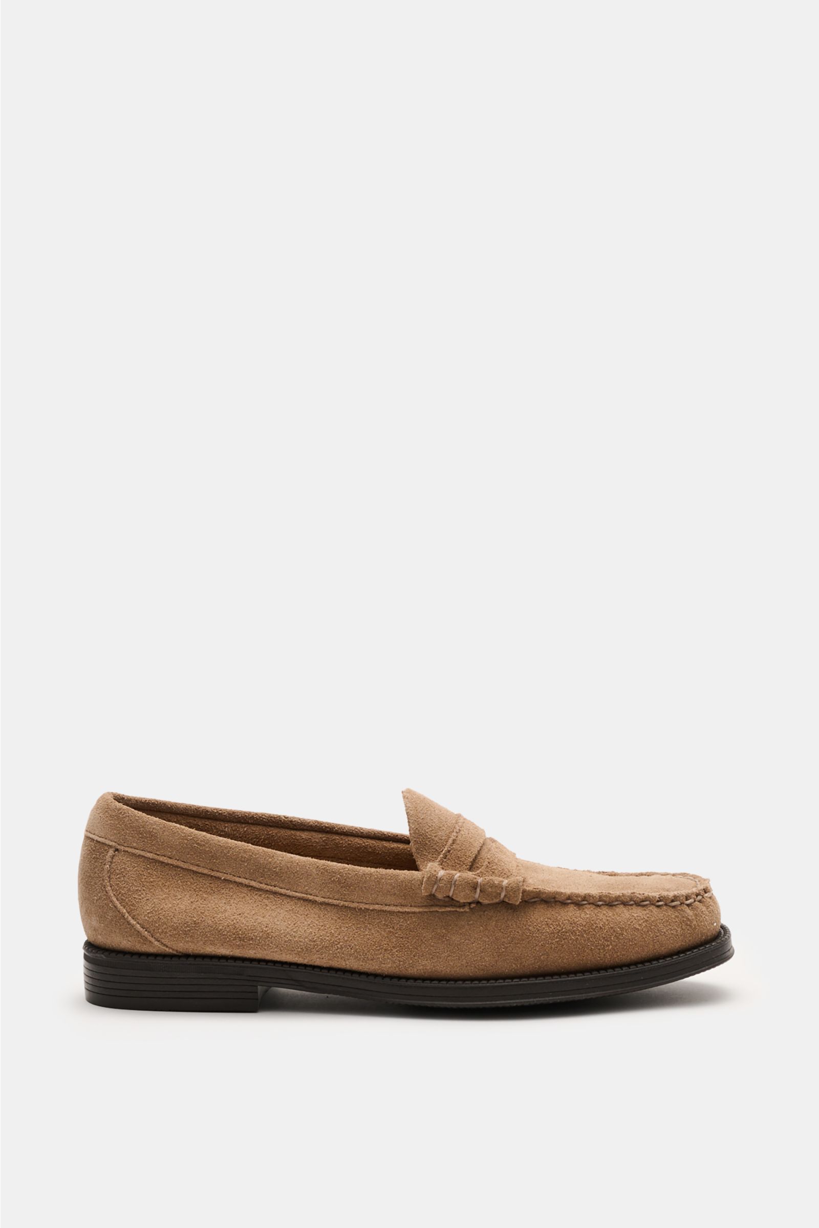 G.H.Bass Penny Loafer 'Easy Weejuns Larson' beige shown from the side, made of soft velours leather with typical penny strap, decorative stitching, leather lining, comfortable insole, and rubber sole, known for its sewn construction and slightly narrow si