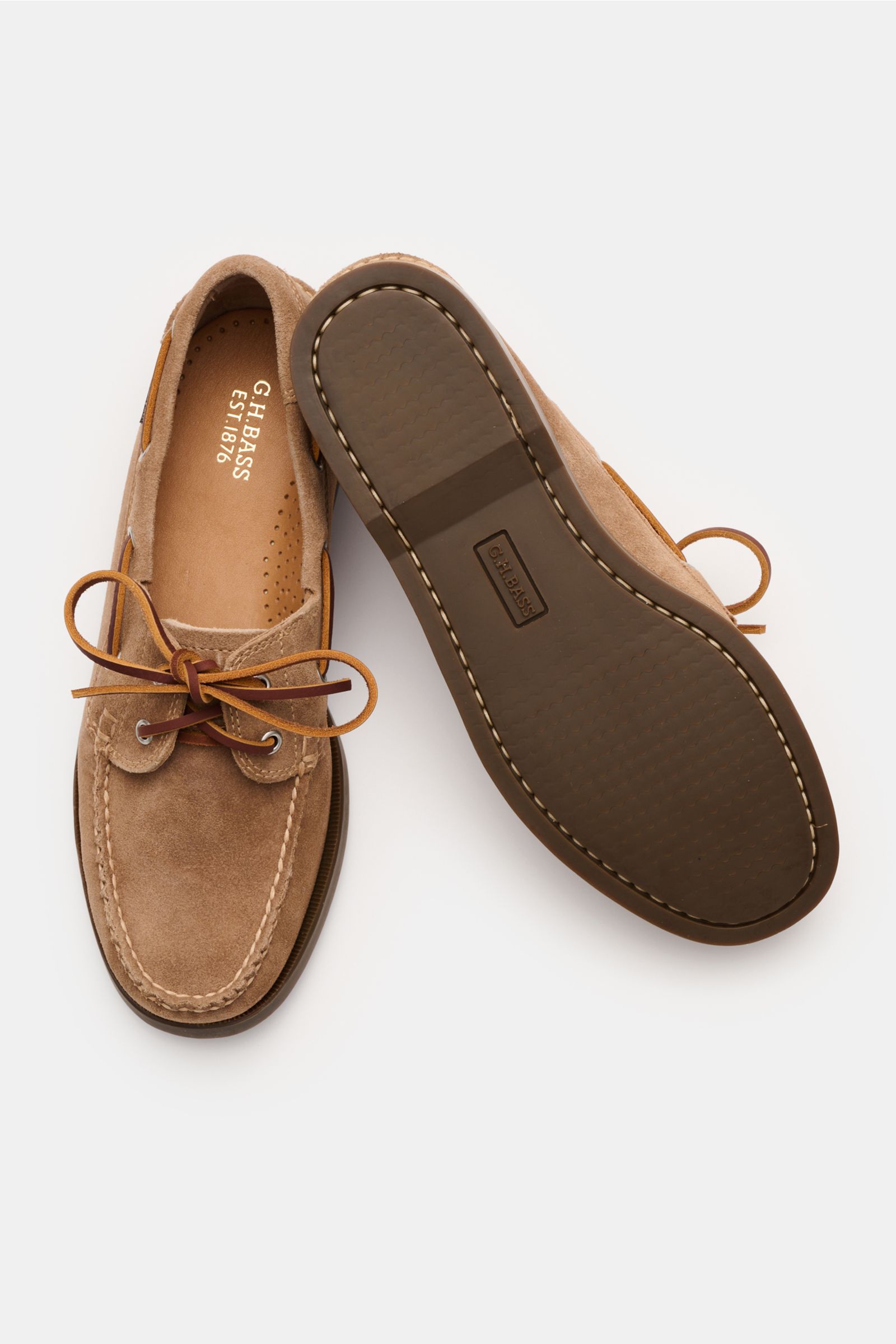 G.H.Bass Loafer 'Jetty Boater 2' beige aus softem Veloursleder, mit Zierschnürung, ledernem Innenfutter und Kautschuksohle, Draufsicht.