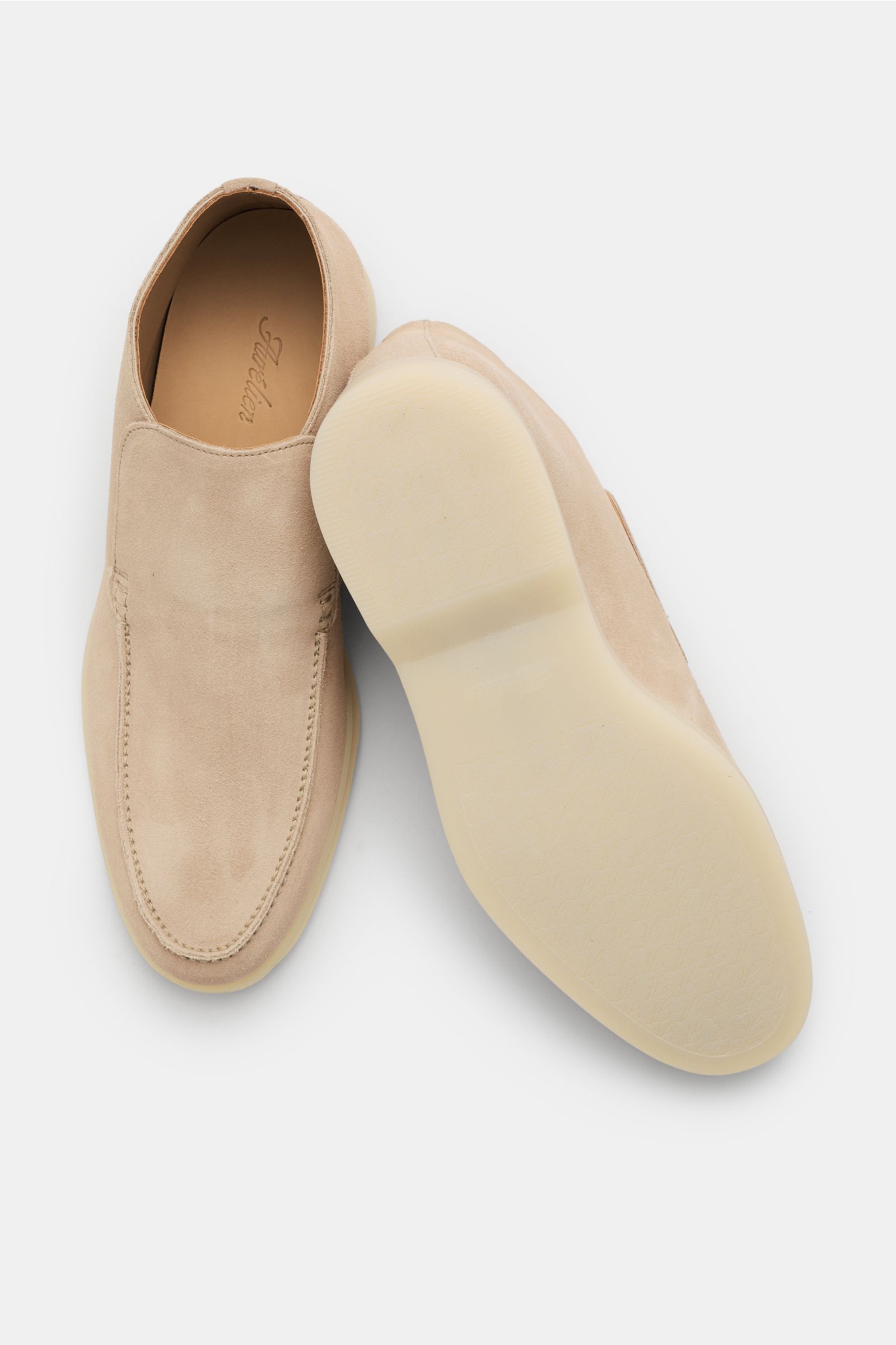 Top view of Aurélien Loafer 'City 2.0' beige, made of smooth velour leather with a slightly narrow silhouette, leather lining, elastic inserts, and flexible rubber sole designed for comfort and ease of wear.