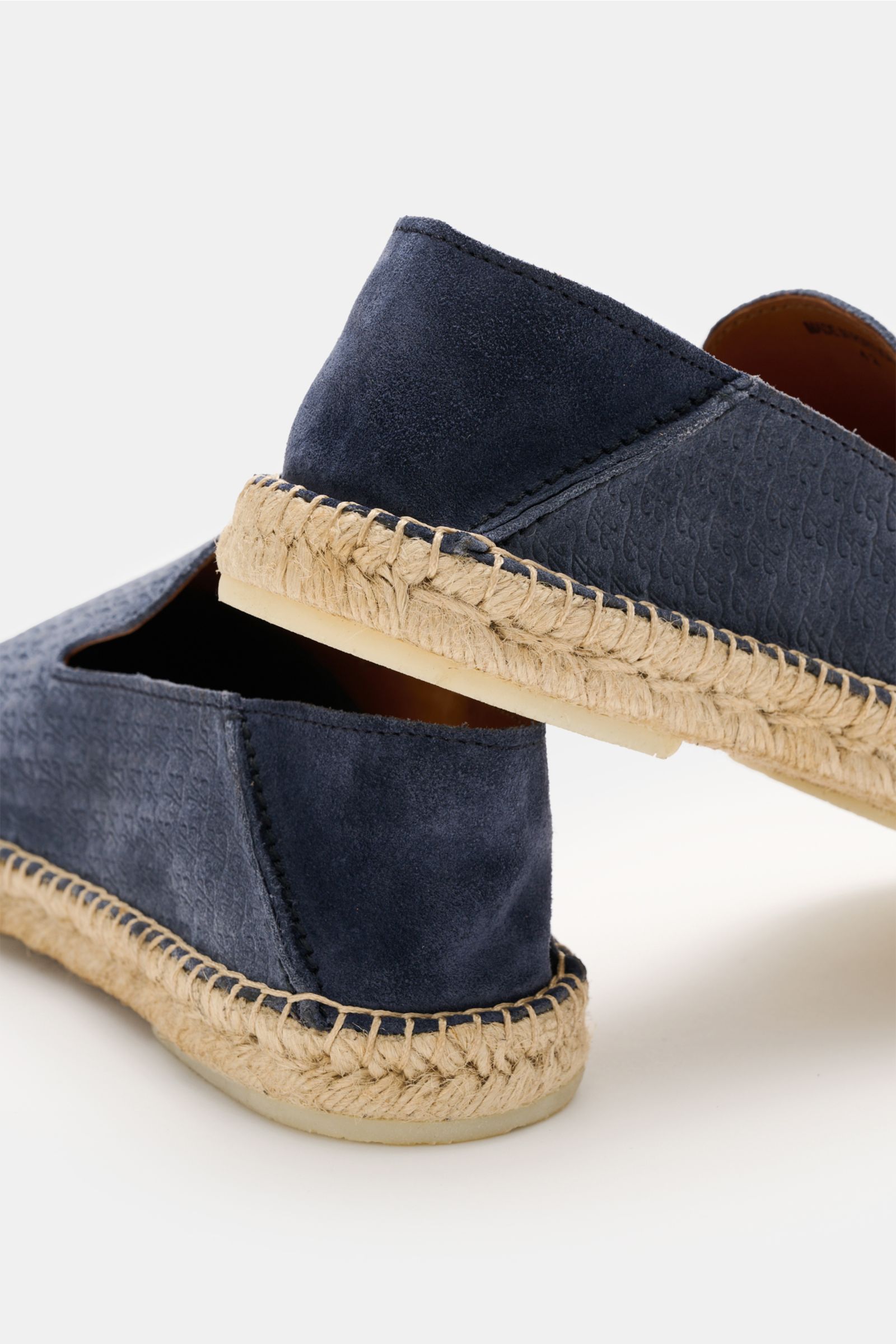 Close-up rear-side view of Aurélien Espadrilles 'AUR1' graublau in soft gray-blue velour leather with espadrille stitching and flexible rubber sole, ideal for summer wear with elegant logo embossing and narrow silhouette.