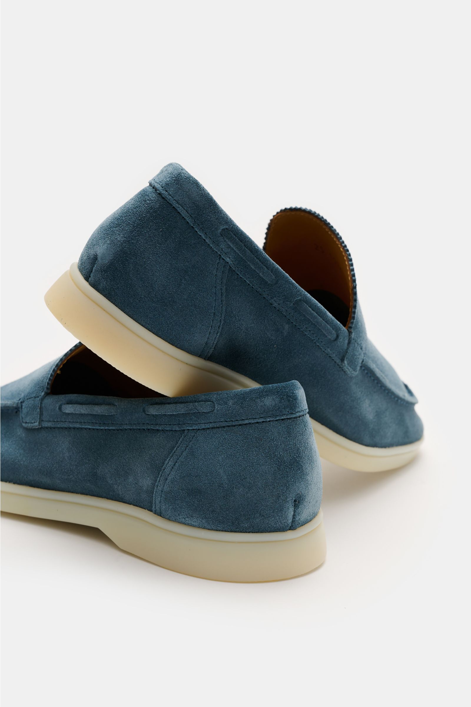 Rear and side view of Aurélien Loafer 'Yacht 2.0' rauchblau in soft blue suede with smooth velours leather, narrow silhouette, marked front seam, leather lining, and flexible rubber sole, showcasing ultimate comfort and craftsmanship with hand-stitched de