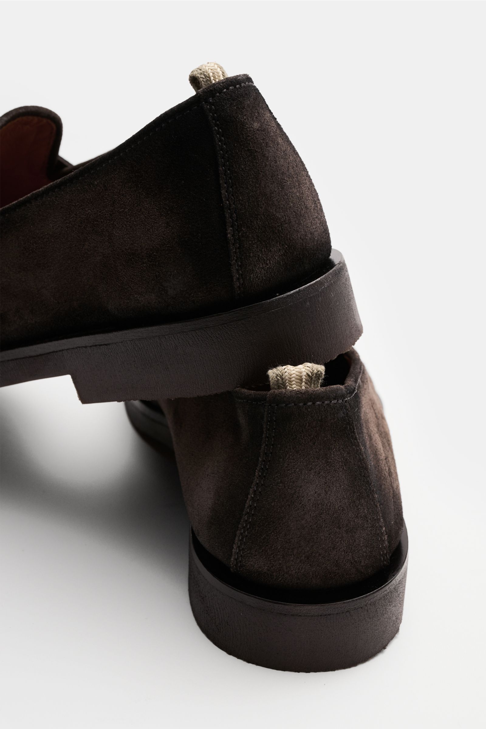 Close-up rear view of Officine Creative Penny Loafer 'Opera Flexi 101' dunkelbraun in smooth dark brown velour leather with natural rubber sole, Goodyear-welted construction, typical penny strap, decorative stitching on the toe cap, and leather lining for