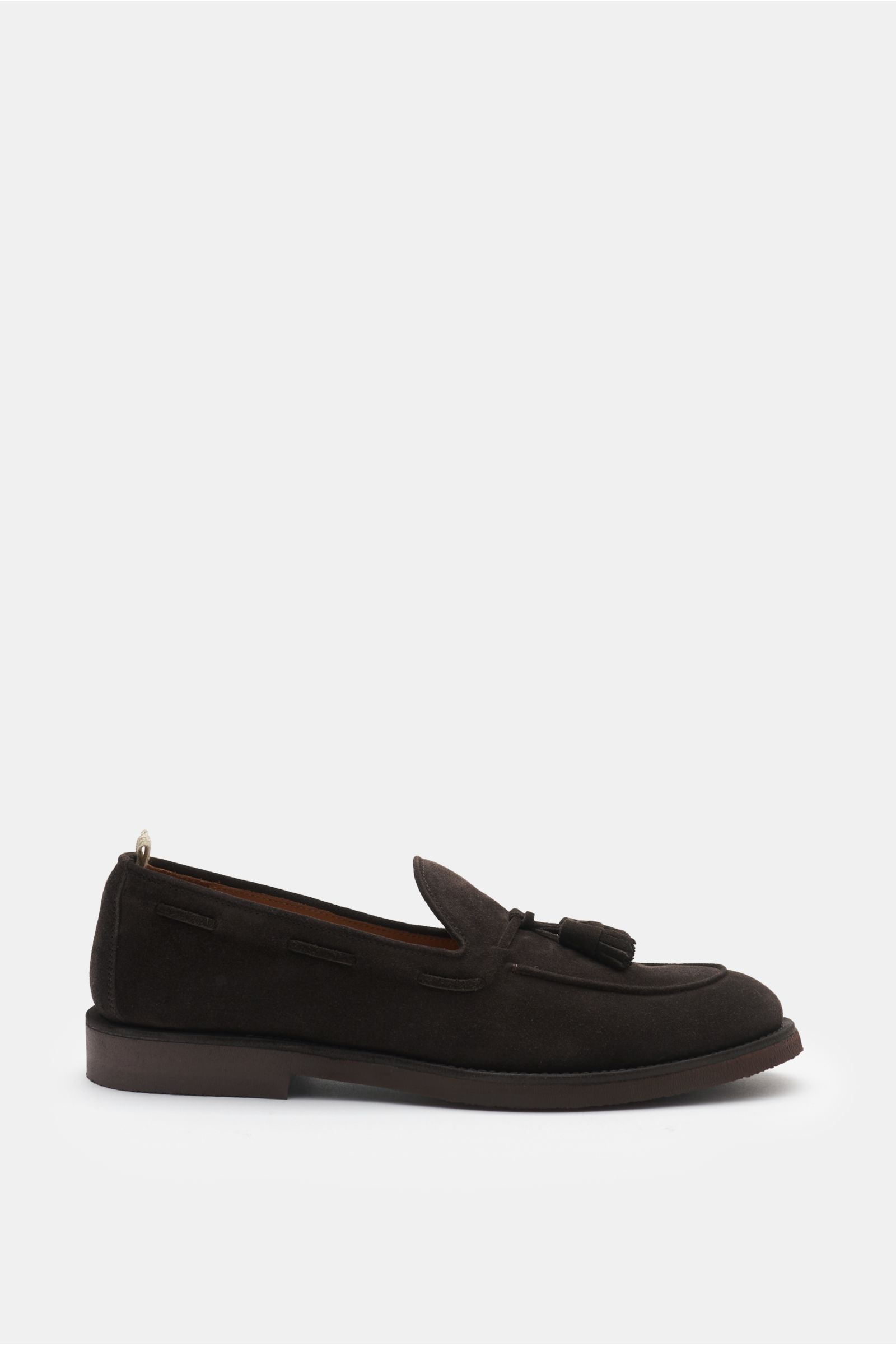 Side view of Officine Creative Tassel Loafer 'Opera Flexi 106' dunkelbraun in dark brown velour leather with tassel, Goodyear-welted sole, and natural rubber outsole for comfort. Stilvoll Schritt halten können Sie mit dem Tassel Loafer 'Opera Flexi 106' v