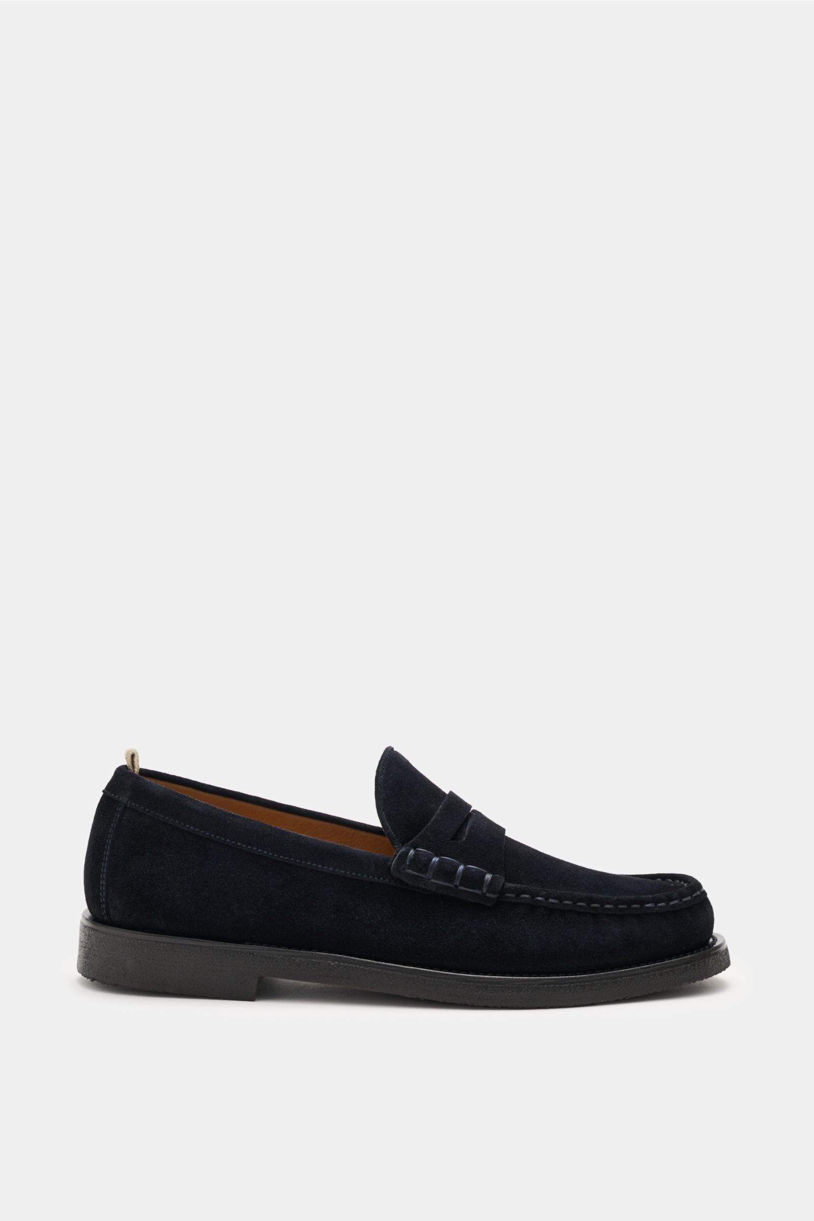 Side view of Officine Creative Penny Loafer 'Balfron Flexi 001' dark navy in soft velour leather with a penny strap, Goodyear welted sole, and natural rubber outsole, showcasing elegant Italian craftsmanship and flexible sneaker-like comfort. Entspannte E