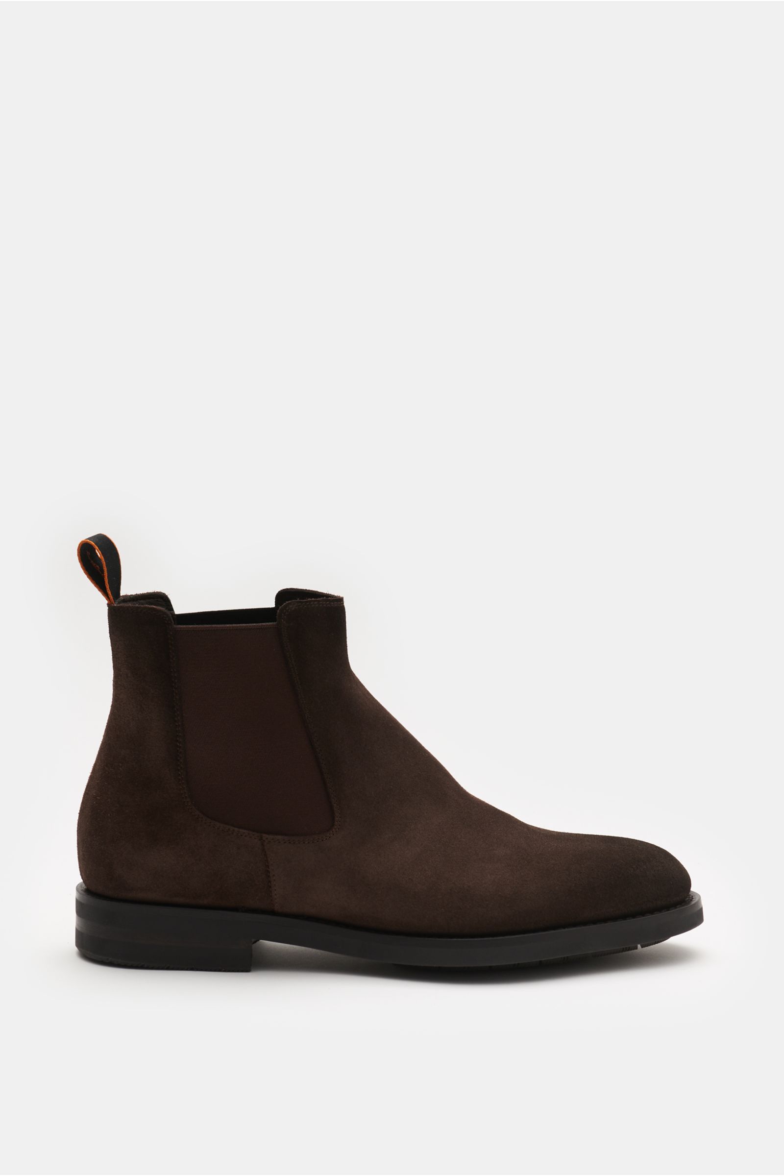 Santoni Chelsea Boot 'Colin' braun aus Veloursleder, seitlich mit Elastik, Anziehschlaufe, rahmengenäht, seitlich fotografiert.