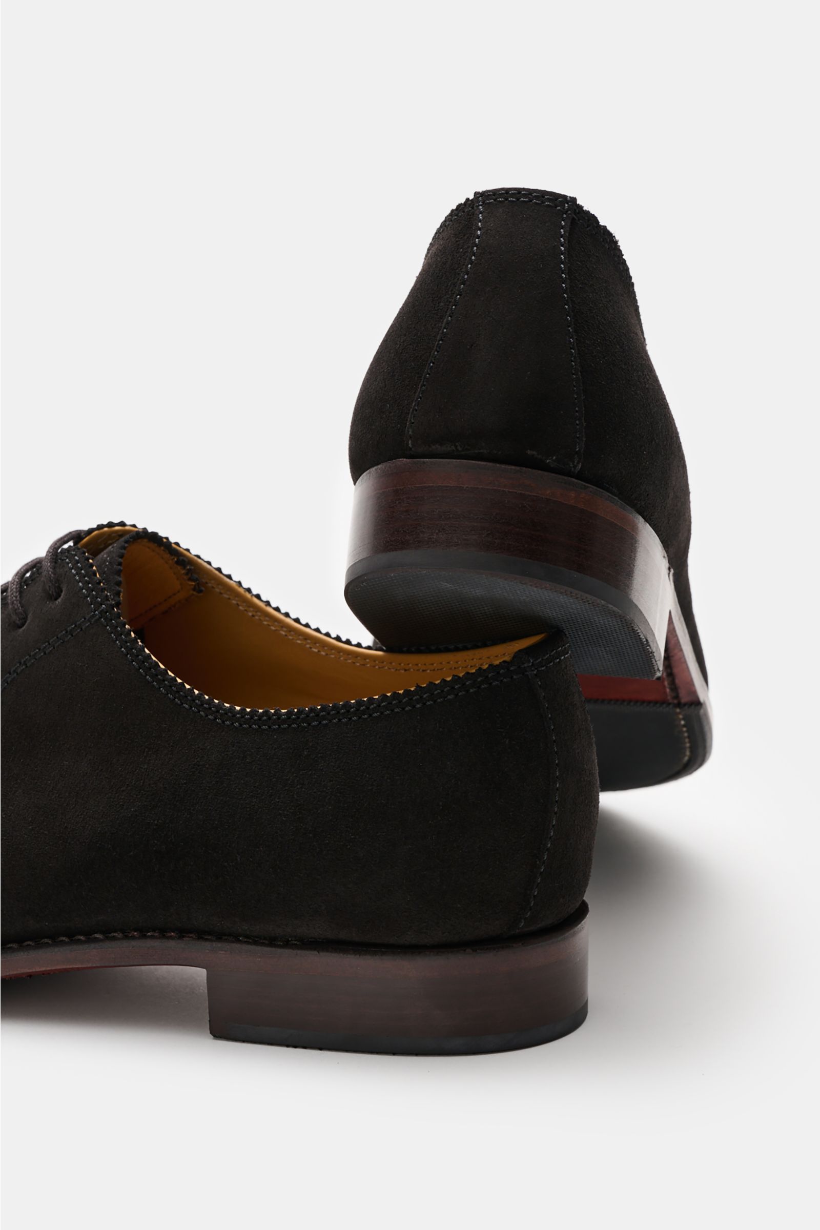 Ludwig Reiter Norweger dunkelbraun, softes Veloursleder, schmale Silhouette, offene Vier-Loch-Schnürung, Ziernaht, Lederfutter, Gummisohle, Rückansicht.