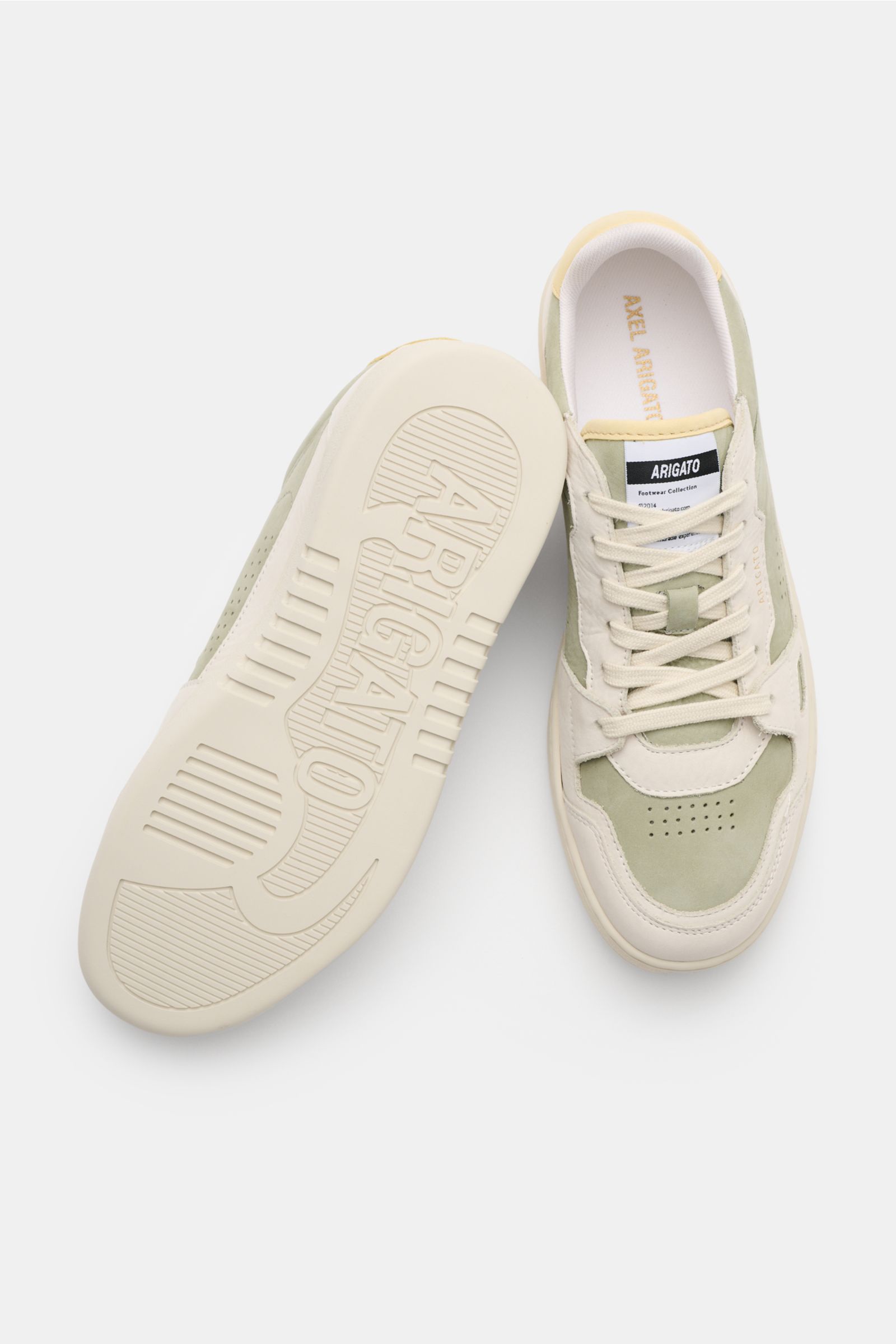 Axel Arigato Sneaker 'Dice Lo' graugrün/creme shown from top and sole view, featuring hochwertiges Nubukleder, Overlays aus Glattleder, runde Vorderkappe mit Perforierungen, Sechs-Loch-Schnürung, Lasche mit Weblabel, goldfarbene Label-Prägung, gepolsterte