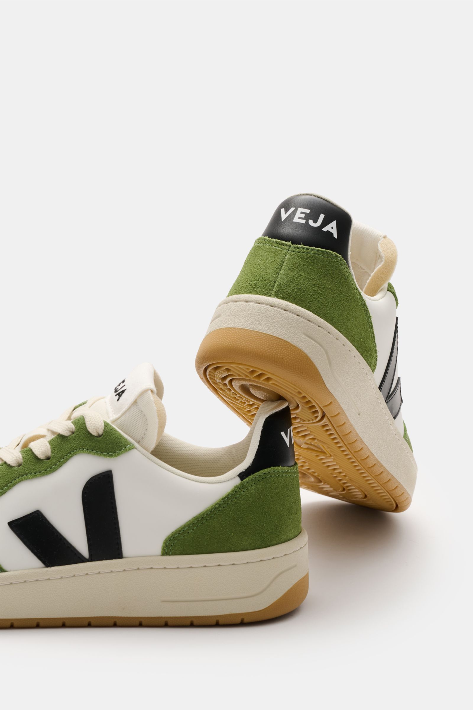 VEJA sneakers 'V-10' green/white/black | BRAUN Hamburg VEJA sneakers 'V-10' green/white/black | BRAUN Hamburg