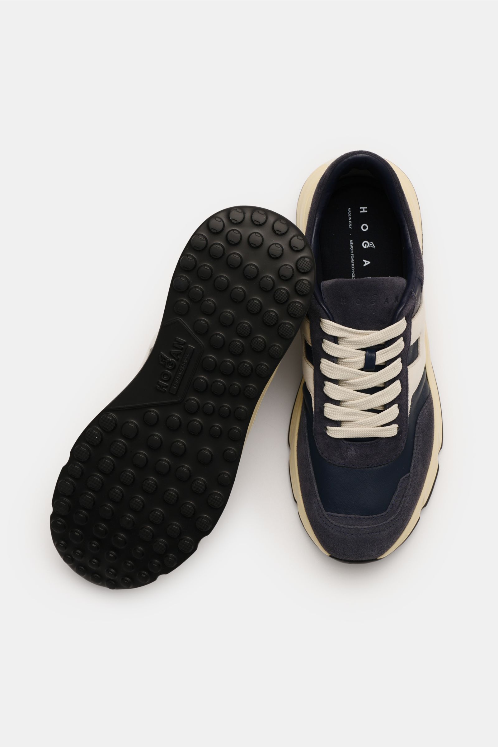 Hogan Sneaker 'Hyperlight' navy/anthrazit shown from top and sole view, featuring edles Glattleder, contrasting overlays, round toe cap, 6-hole lacing, embossed tongue, padded collar, leather-textile lining, memory foam footbed, and rubber sole with studd