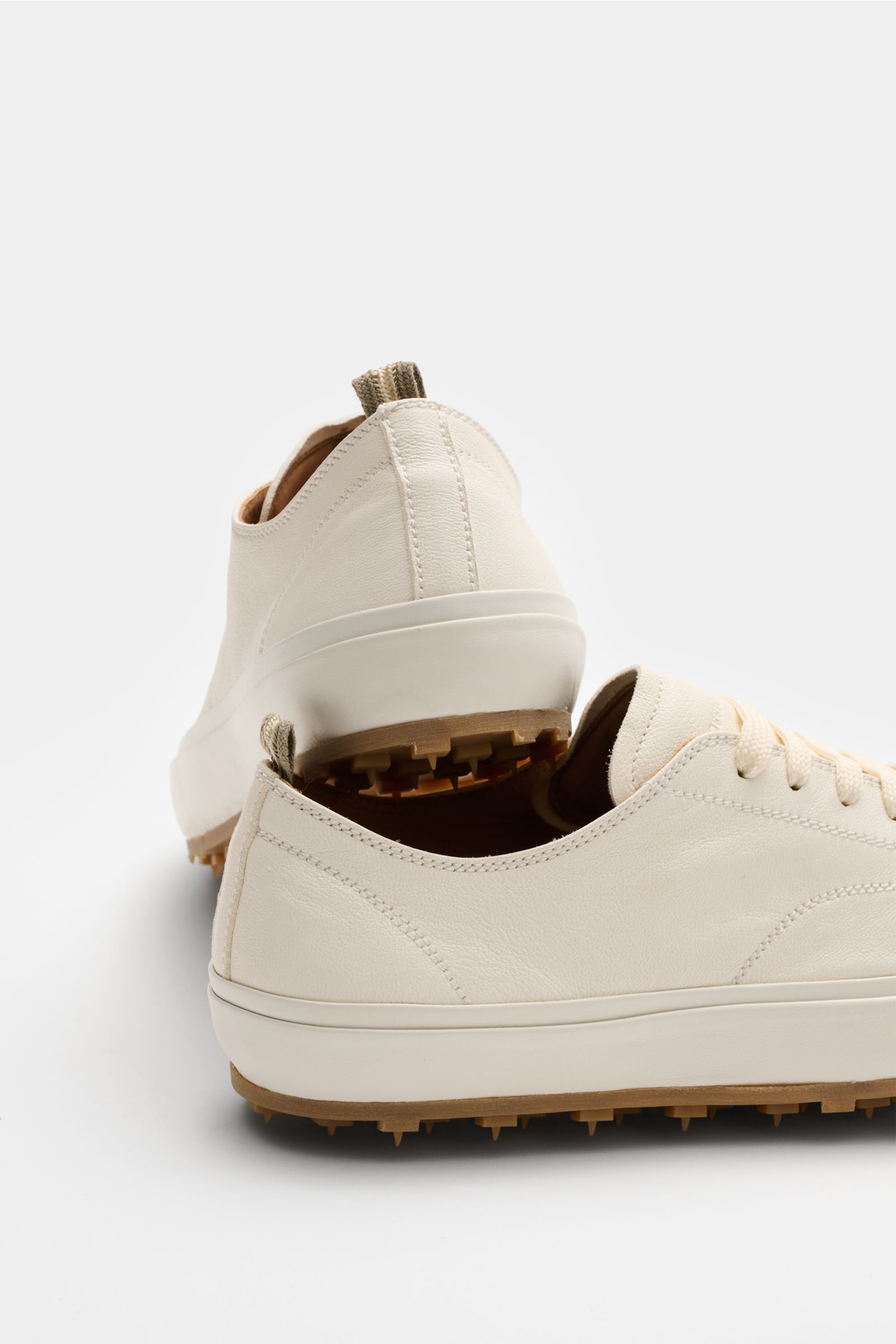 Rear and side view of Officine Creative Sneaker 'Vulcan' offwhite in finely grained leather with round toe, seven-eye lacing, logo-embossed tab, leather lining, and studded rubber sole, showing a modern retro look perfect for office and leisure.