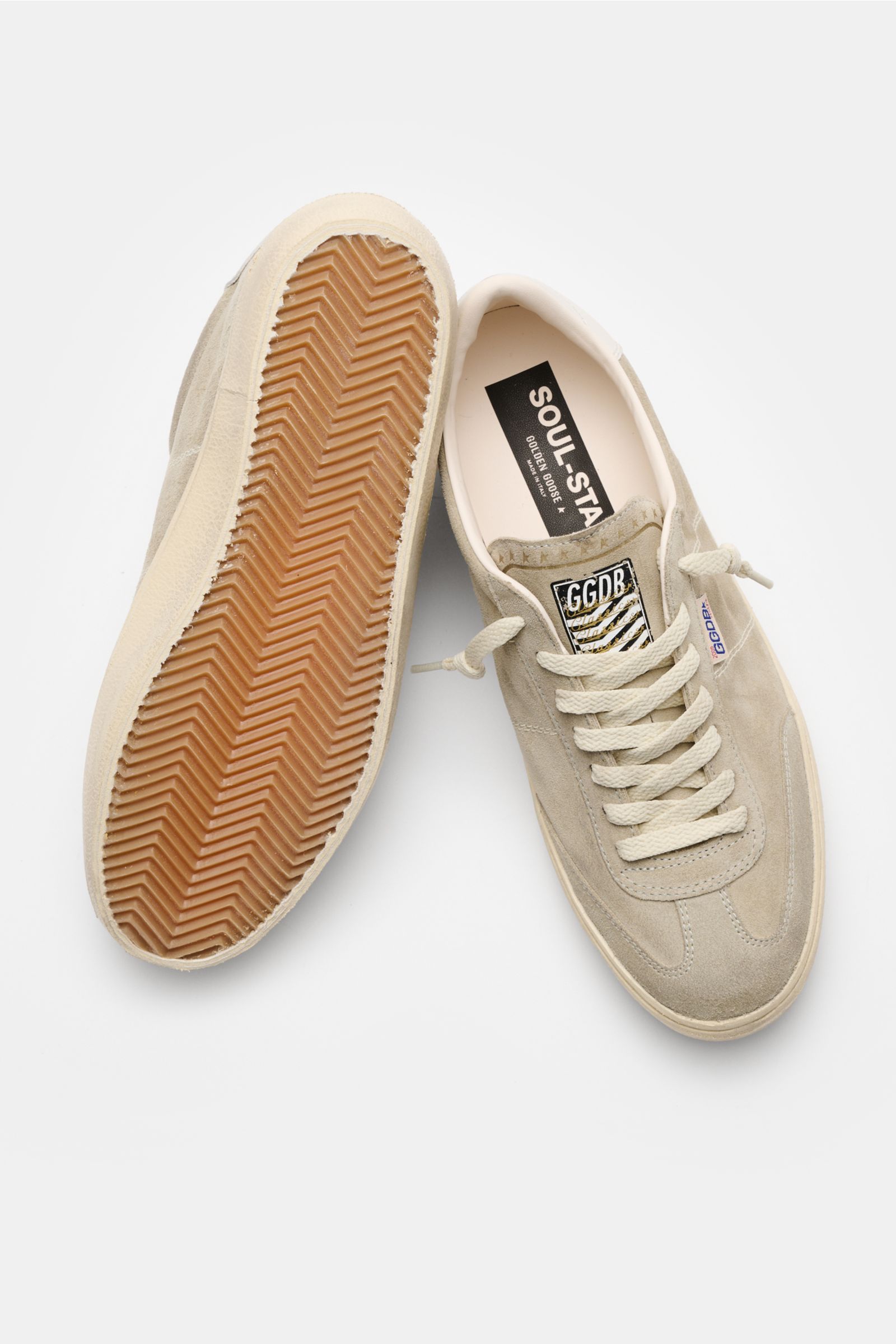 Golden Goose Sneaker 'Soul Star' taupe aus Veloursleder mit Vintage-Finish, Sieben-Loch-Schnürung, Logo-Print und Gummisohle, Draufsicht.