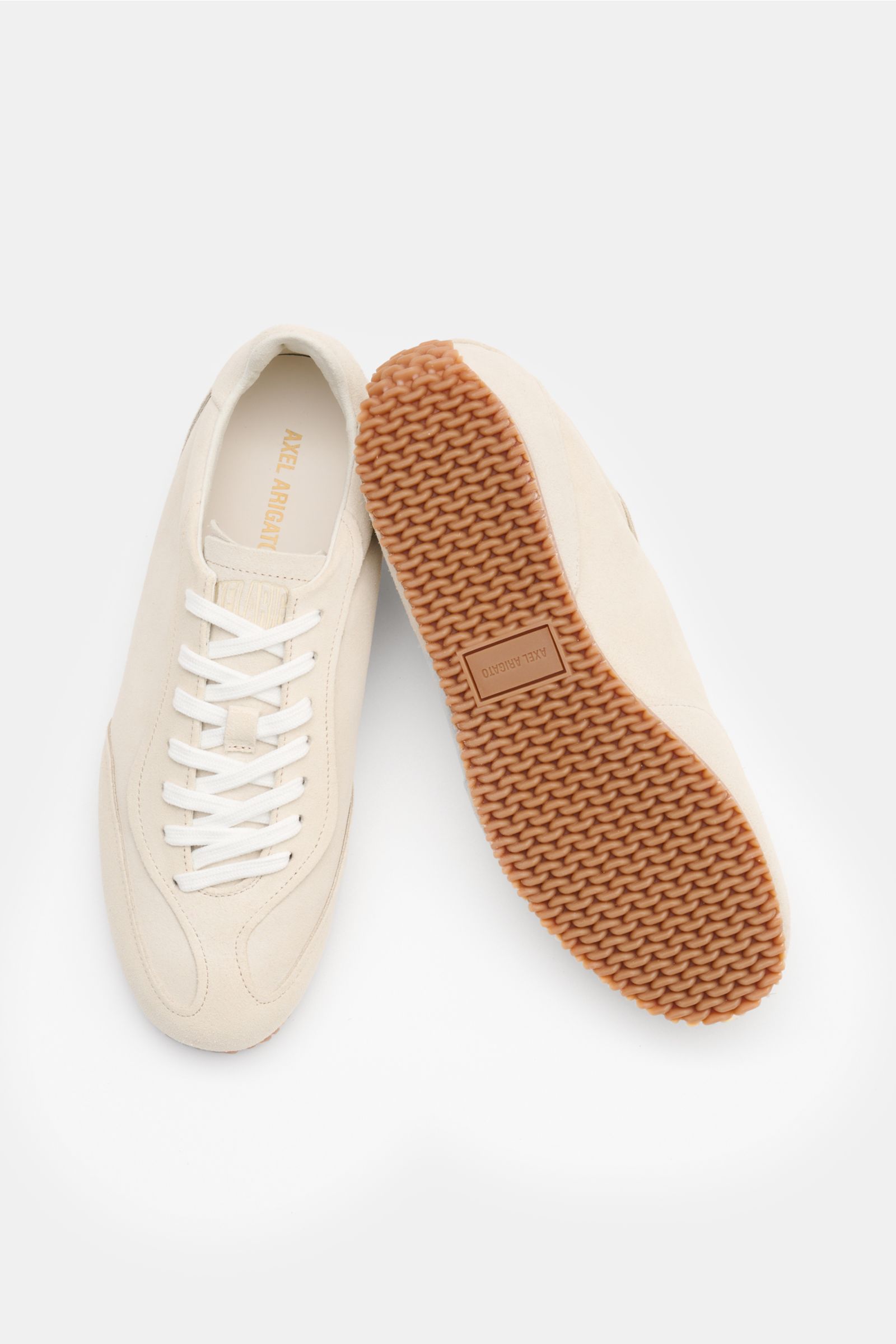 Axel Arigato Sneaker 'Daze Runner' beige, von oben und seitlich, Veloursleder, gepolsterter Schaftrand, Frottee-Innenfutter, flexible Gummisohle.