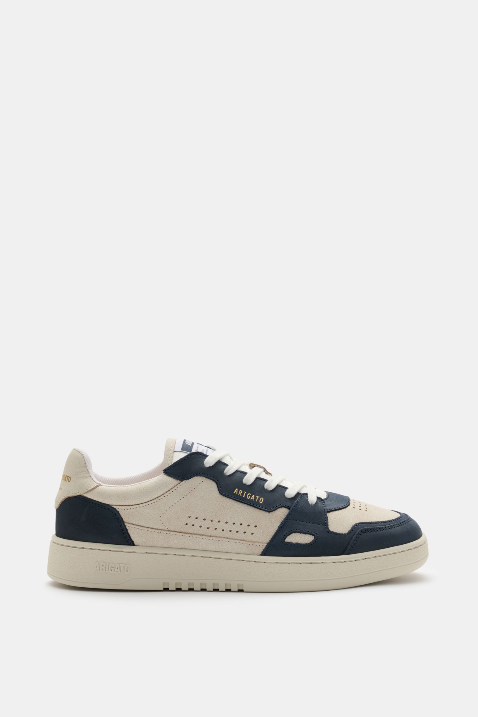 Axel Arigato Sneaker 'Dice Lo' beige/navy, Seitenansicht, Retro-Design mit Glattleder, Nubuk-Overlays, Perforationen, gepolstertem Schaftrand, flexibler Gummisohle.